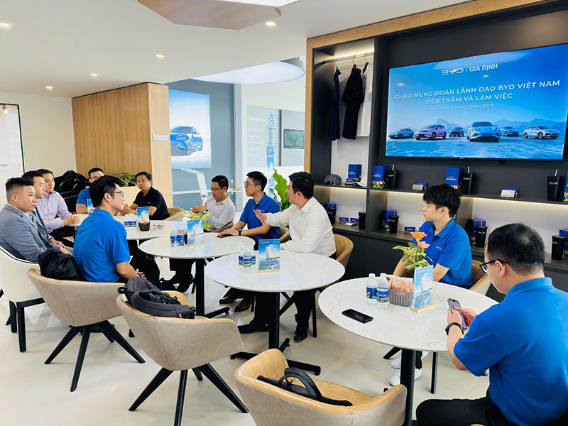 Ban lảnh đạo BYD Việt Nam đến tham quan BYD Gia Định
