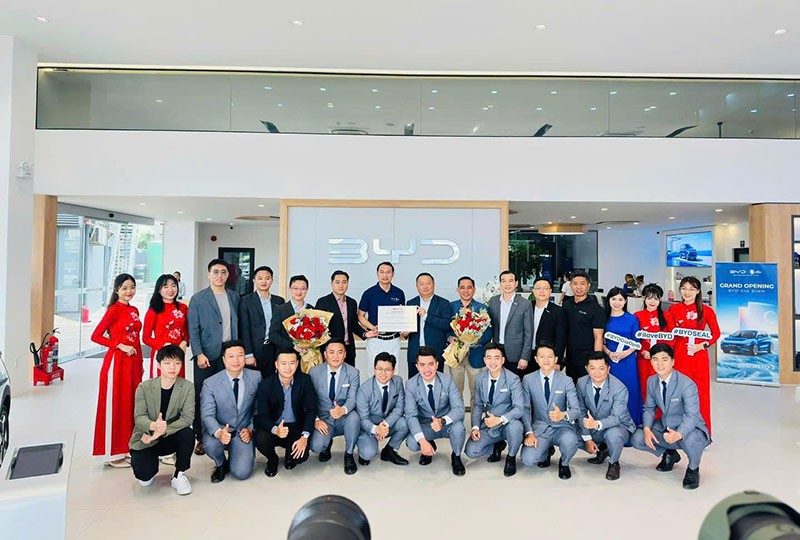 Tập thể CB Showroom BYD Gia Định - BYD Quận 12