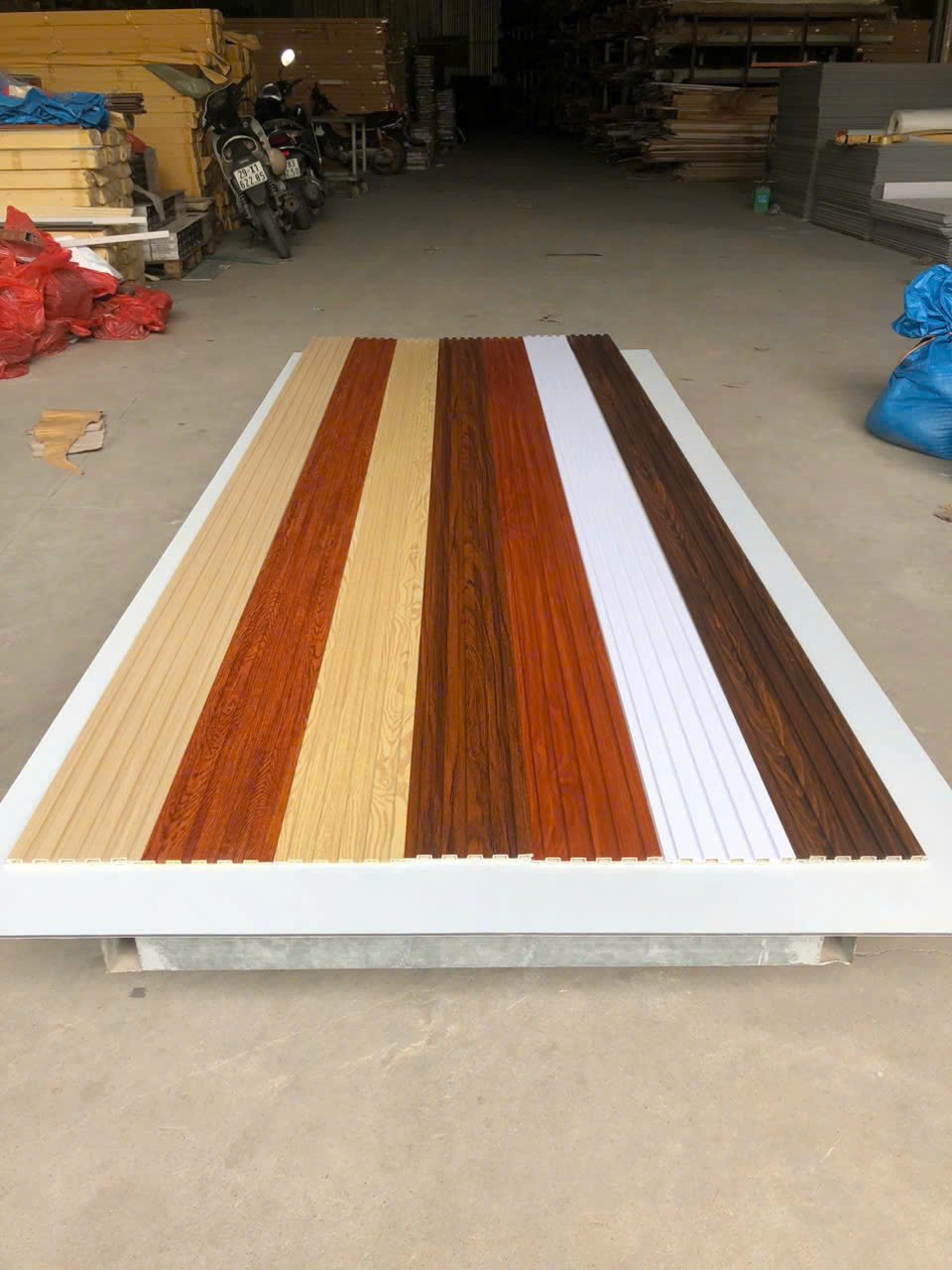 HT-LS Tấm ốp nhựa lam sóng PVC trong nhà