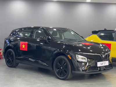 So sánh VinFast VF7 Eco và VF7 Plus 2025 | Giá bán & Thông số chi tiết