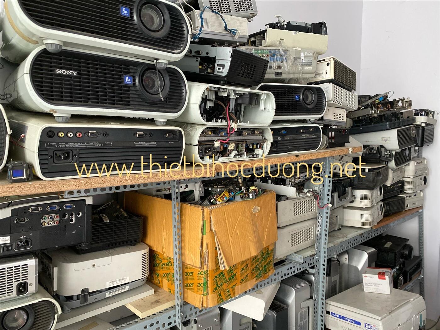 Sửa máy chiếu giá rẻ tận nơi bảo hành 06 tháng