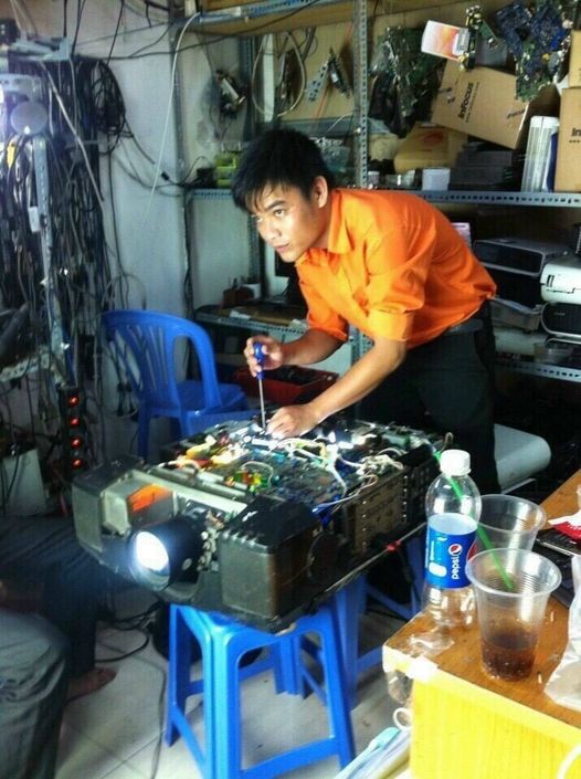 Fix the projector without power, no lights