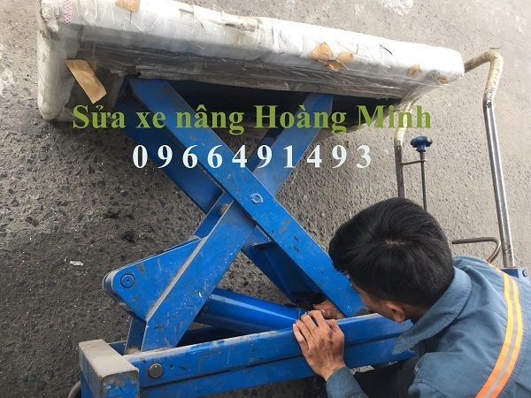 Thay thế phụ tùng xe nâng tay