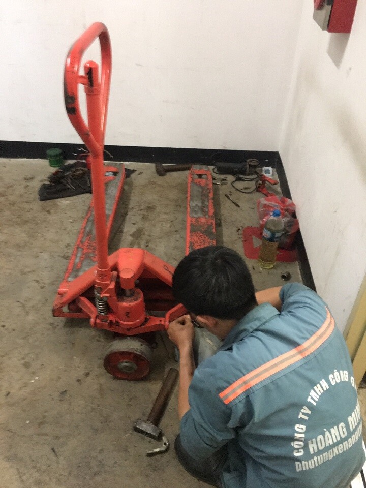 Sửa chữa xe nâng tay, phục hồi bơm ben thủy lực