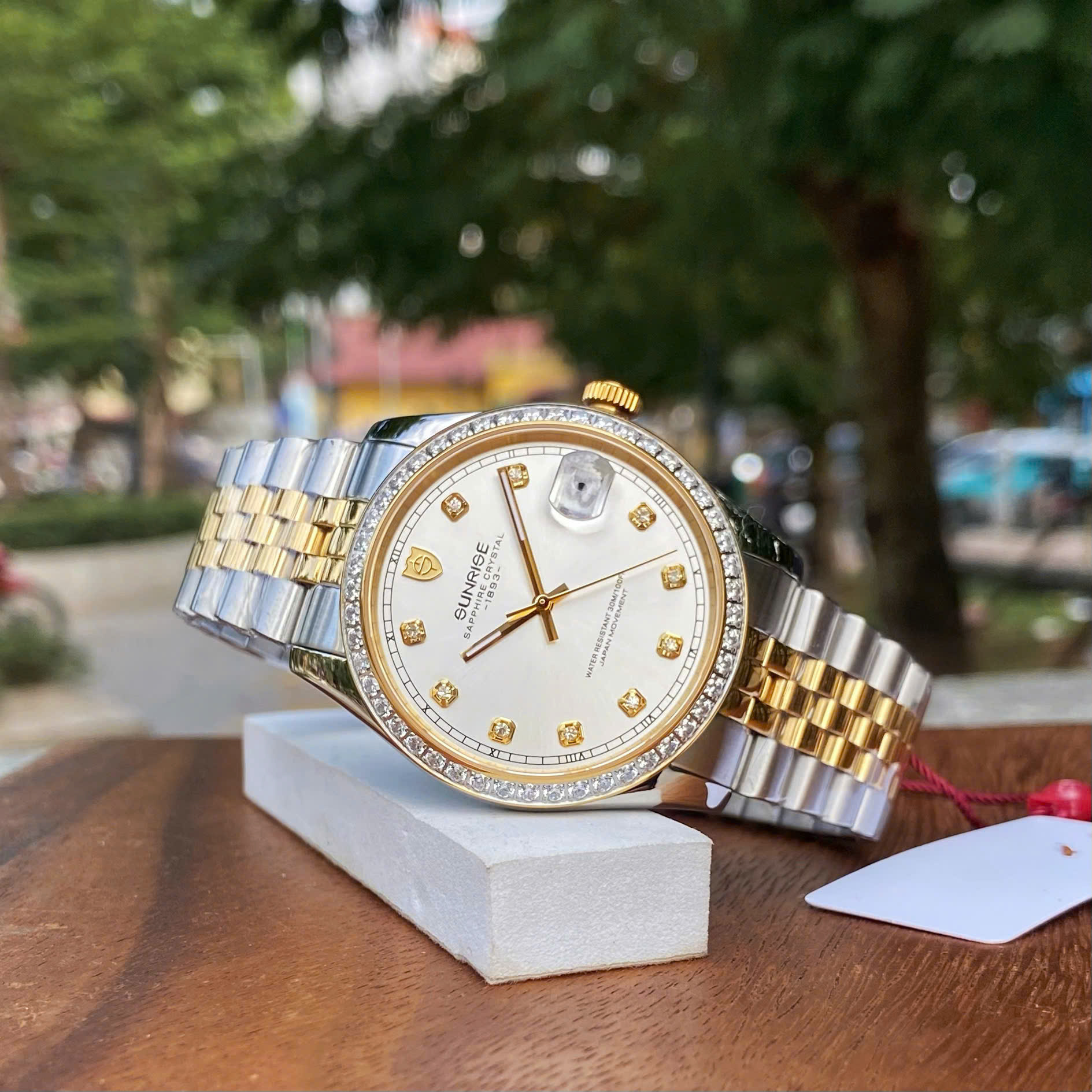 Sunrise 1255AA: Tuyệt Phẩm Tiểu Rolex – Đẳng Cấp Quý Ông Thành Đạt