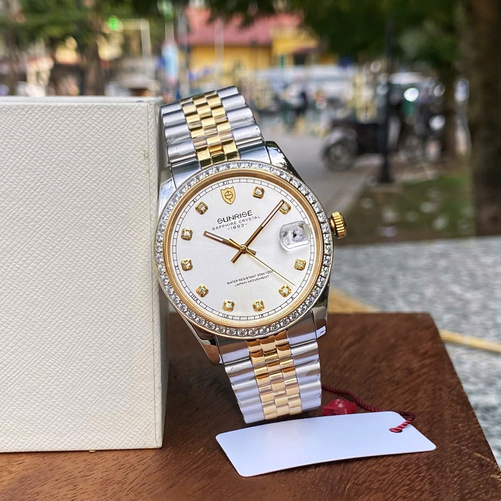 Sunrise 1255AA: Tuyệt Phẩm Tiểu Rolex – Đẳng Cấp Quý Ông Thành Đạt