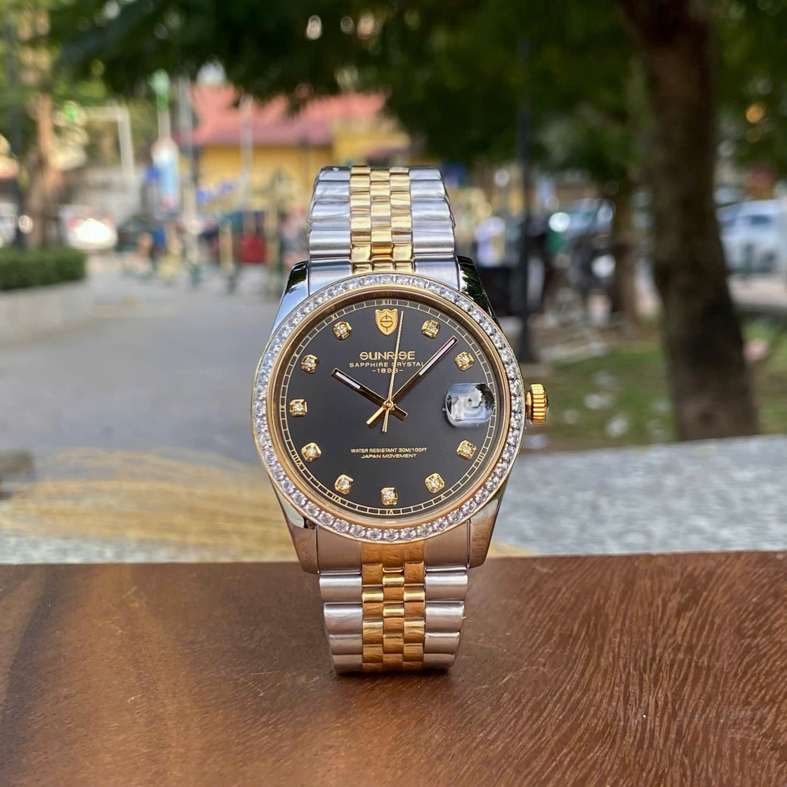 Sunrise 1255AA: Tuyệt Phẩm Tiểu Rolex – Đẳng Cấp Quý Ông Thành Đạt