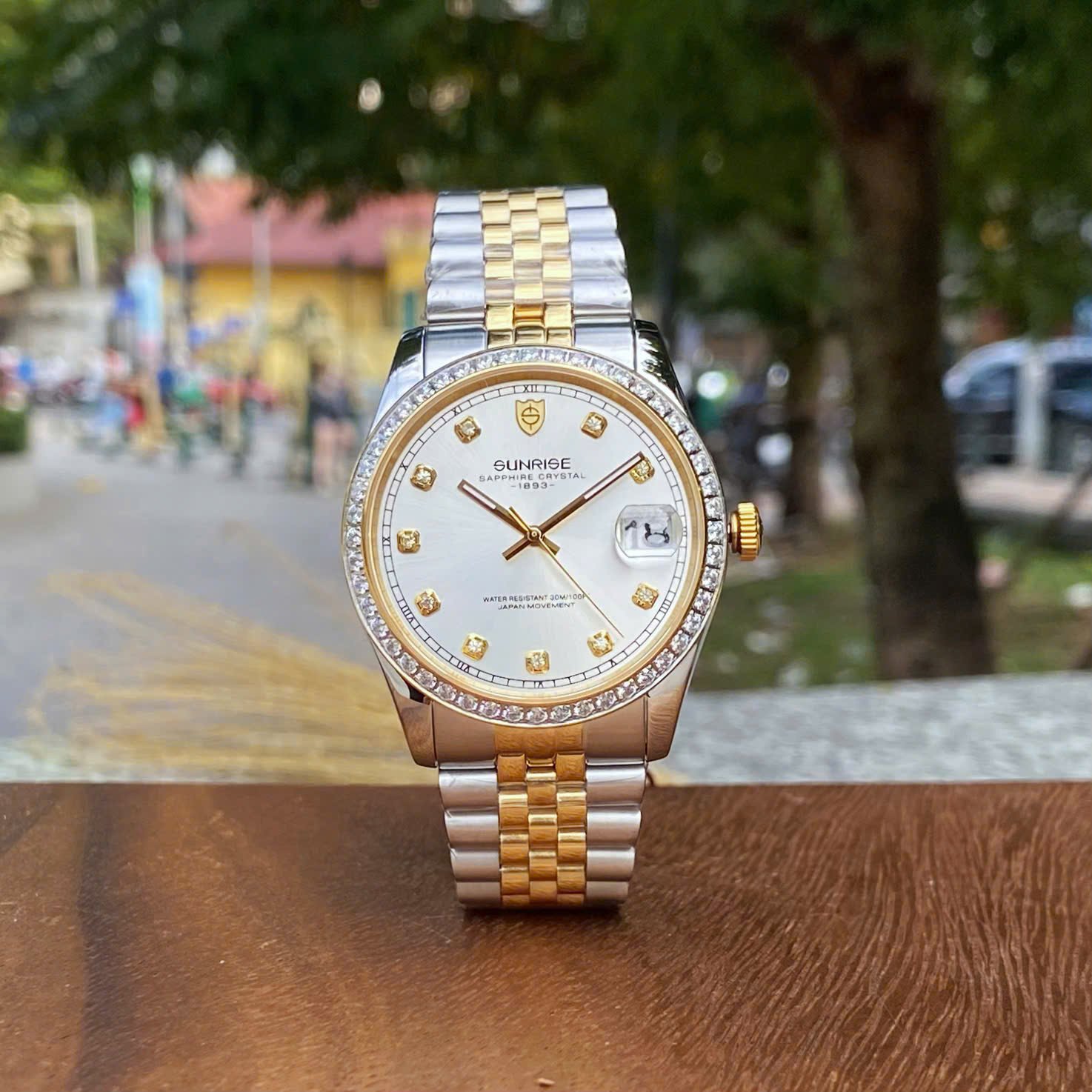 Sunrise 1255AA: Tuyệt Phẩm Tiểu Rolex – Đẳng Cấp Quý Ông Thành Đạt