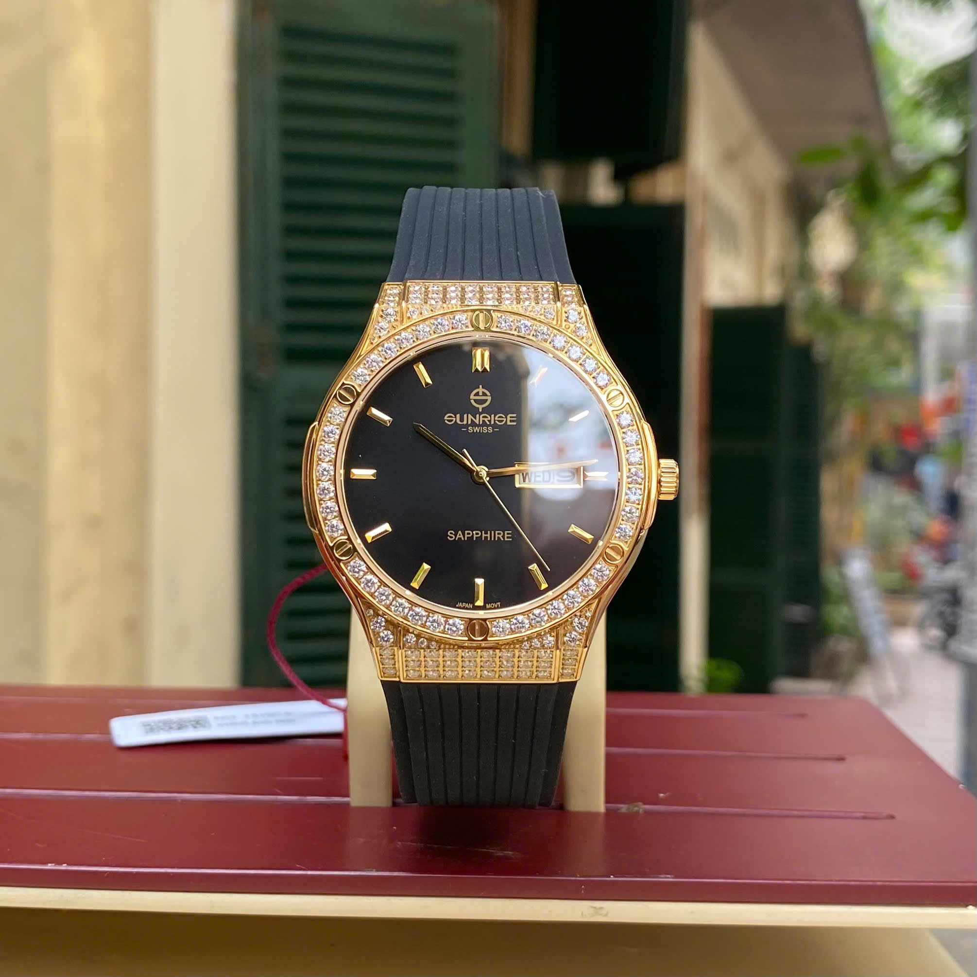 Đồng Hồ Nam Sunrise 1310CA Vàng Đính Đá - Kính Sapphire, Dây Cao Su Cao Cấp