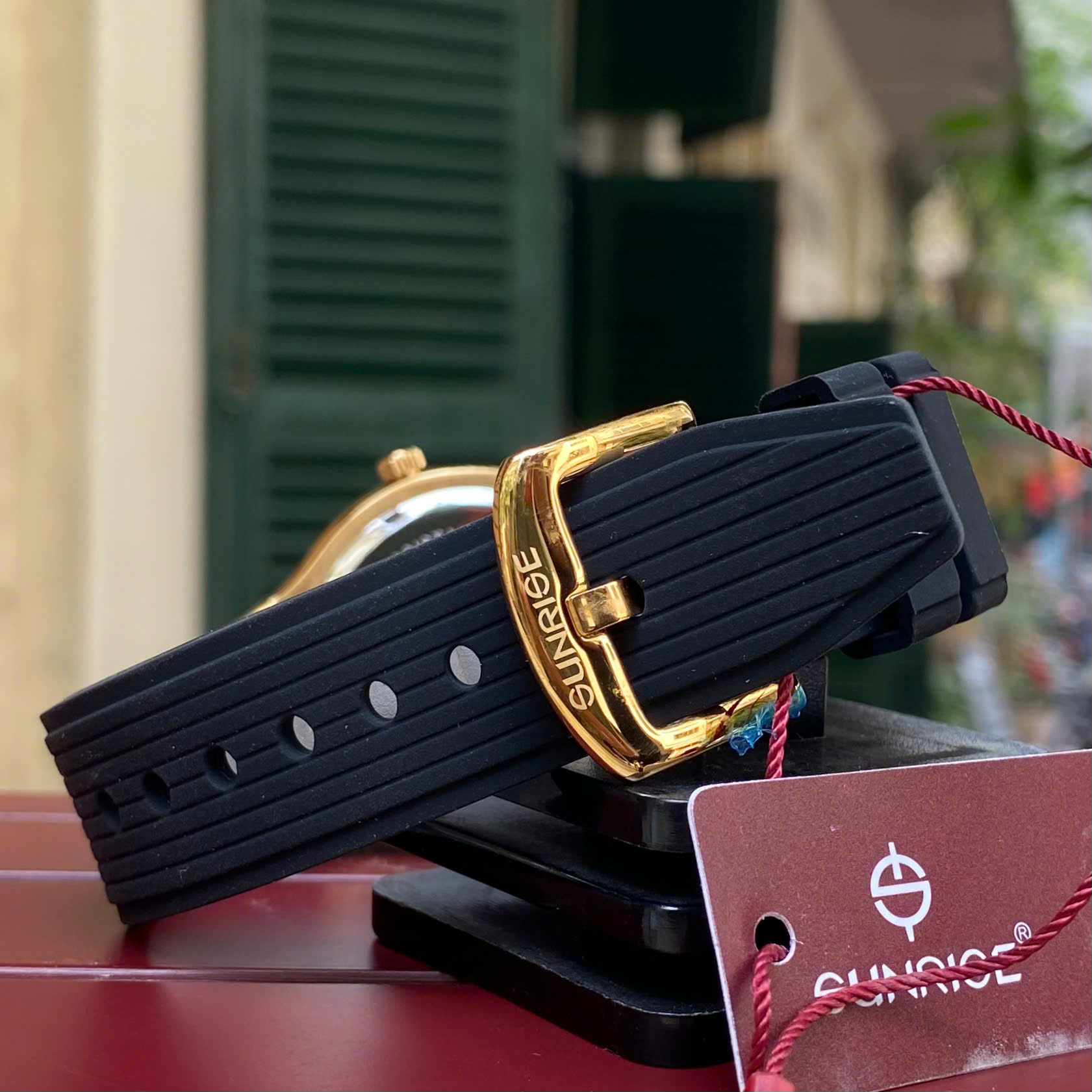 Đồng Hồ Nam Sunrise 1310CA Vàng Đính Đá - Kính Sapphire, Dây Cao Su Cao Cấp