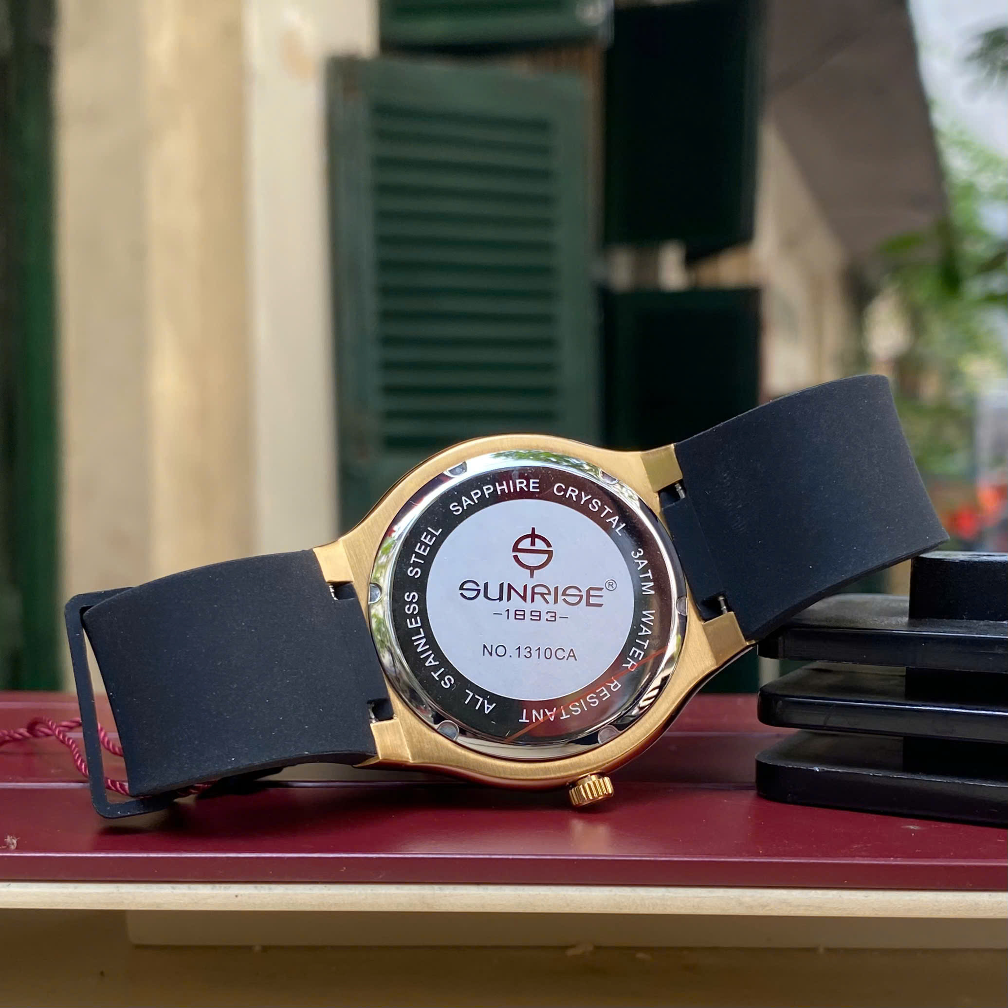 Đồng Hồ Nam Sunrise 1310CA Vàng Đính Đá - Kính Sapphire, Dây Cao Su Cao Cấp