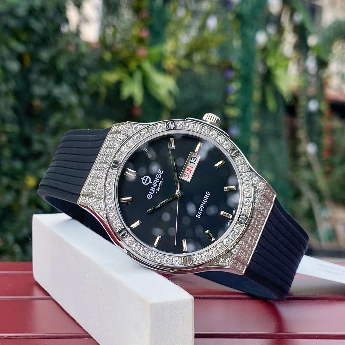 Đồng Hồ Nam Sunrise 1310CA Vàng Đính Đá - Kính Sapphire, Dây Cao Su Cao Cấp