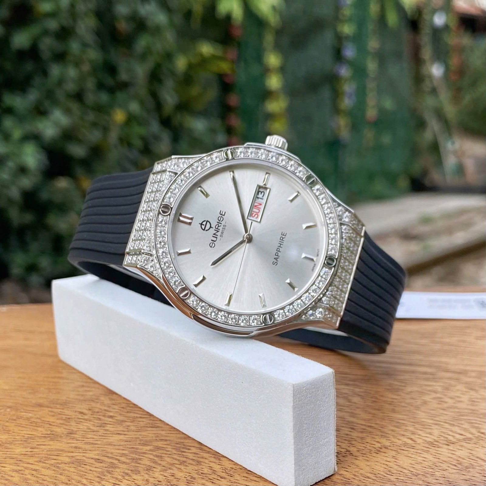 Đồng Hồ Nam Sunrise 1310CA Vàng Đính Đá - Kính Sapphire, Dây Cao Su Cao Cấp