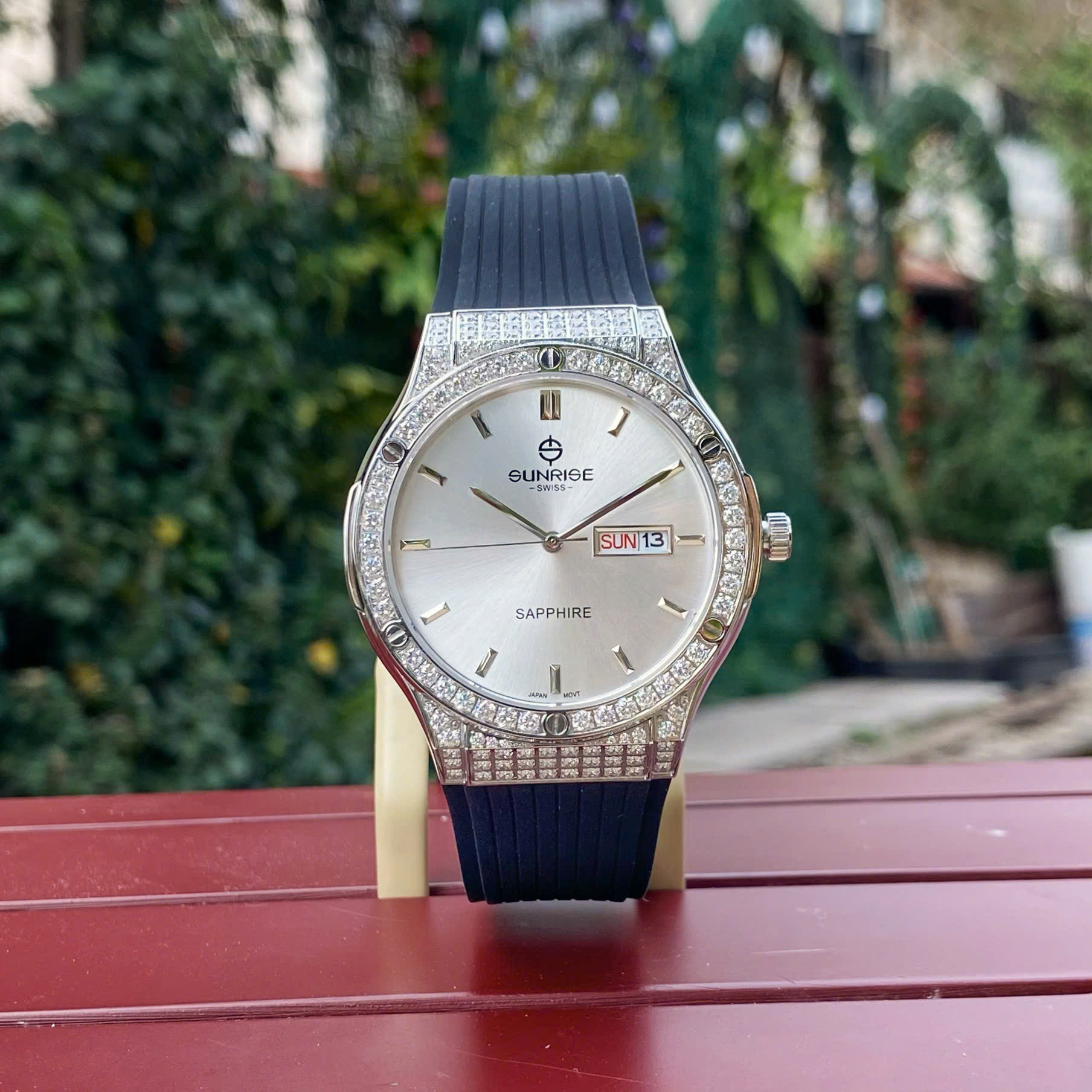 Đồng Hồ Nam Sunrise 1310CA Vàng Đính Đá - Kính Sapphire, Dây Cao Su Cao Cấp