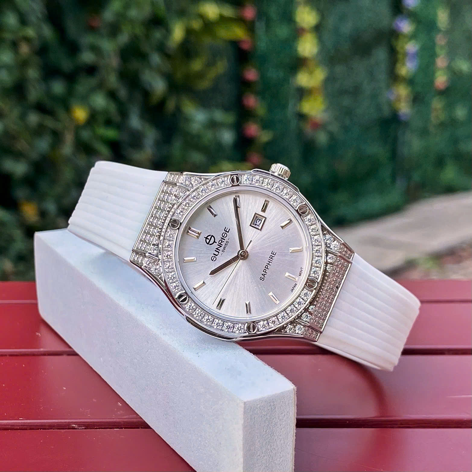 Đồng Hồ Nữ Sunrise 1310CA Vàng Lấp Lánh - Kính Sapphire, Dây Cao Su, Dễ Phối Đồ