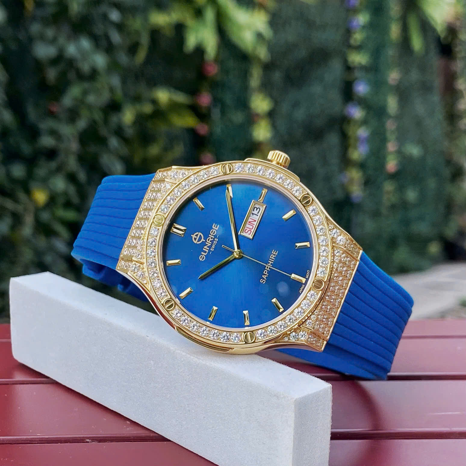 Đồng Hồ Nam Sunrise 1310CA Vàng Đính Đá - Kính Sapphire, Dây Cao Su Cao Cấp
