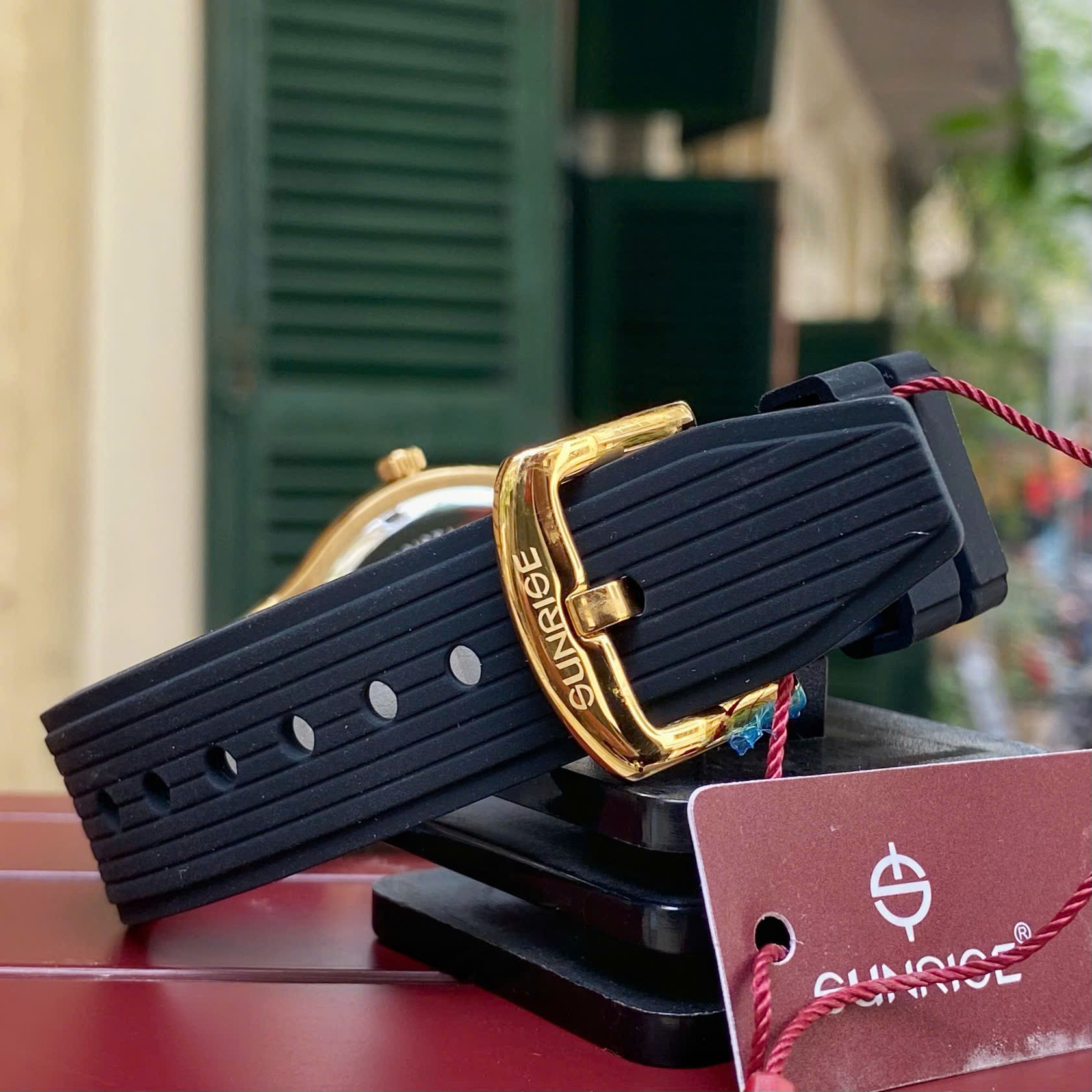 Đồng Hồ Nam Sunrise 1310CA Vàng Đính Đá - Kính Sapphire, Dây Cao Su Cao Cấp