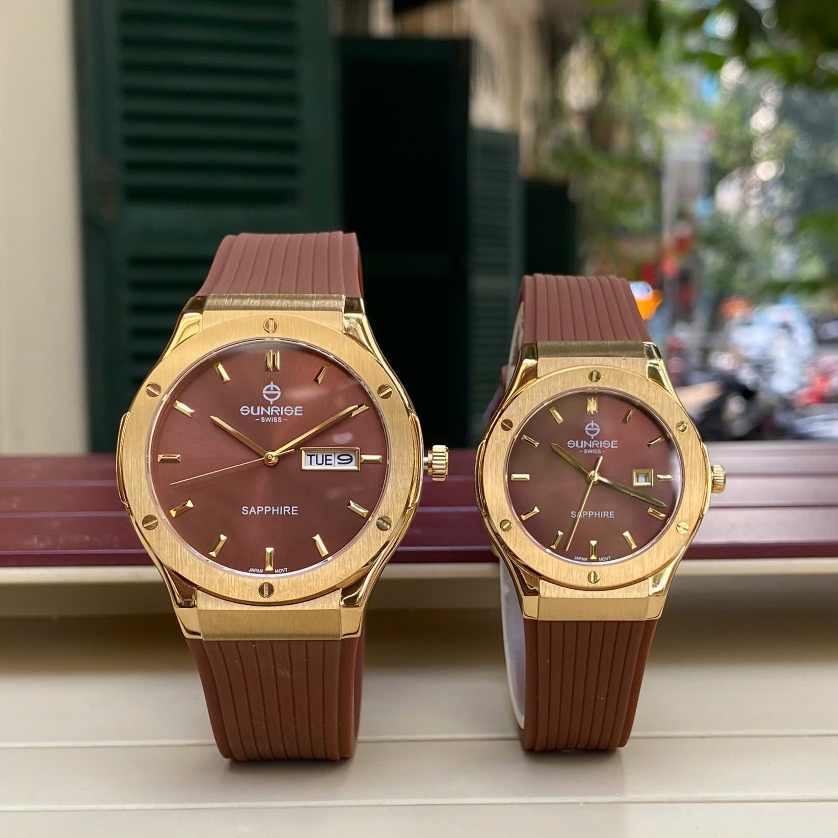 Đồng hồ tình nhân Sunrise 1310JA nổi bật với phong cách Luxury Sport Watch