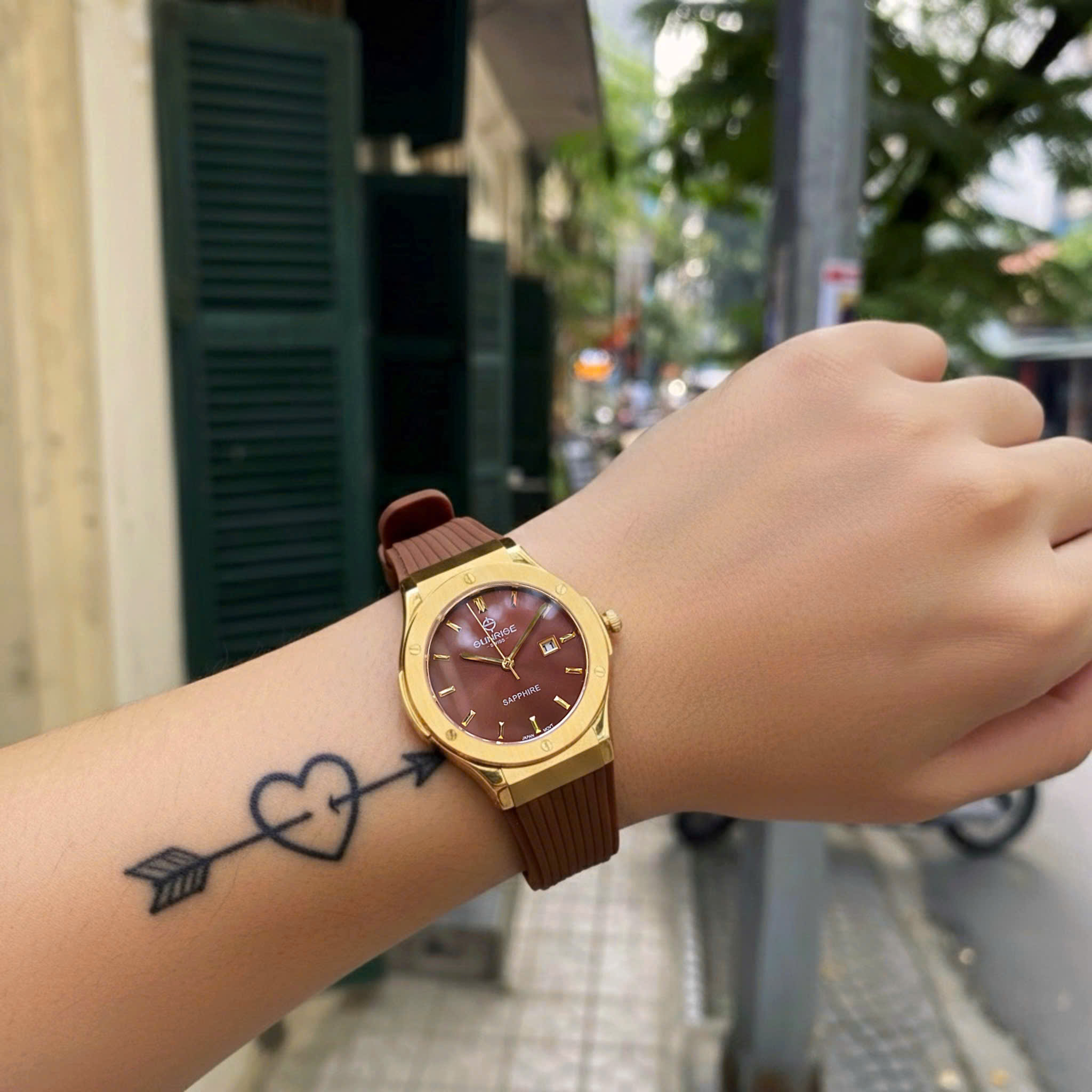 Đồng Hồ Nữ Sunrise 1310JA - Tiểu Hublot Cá Tính