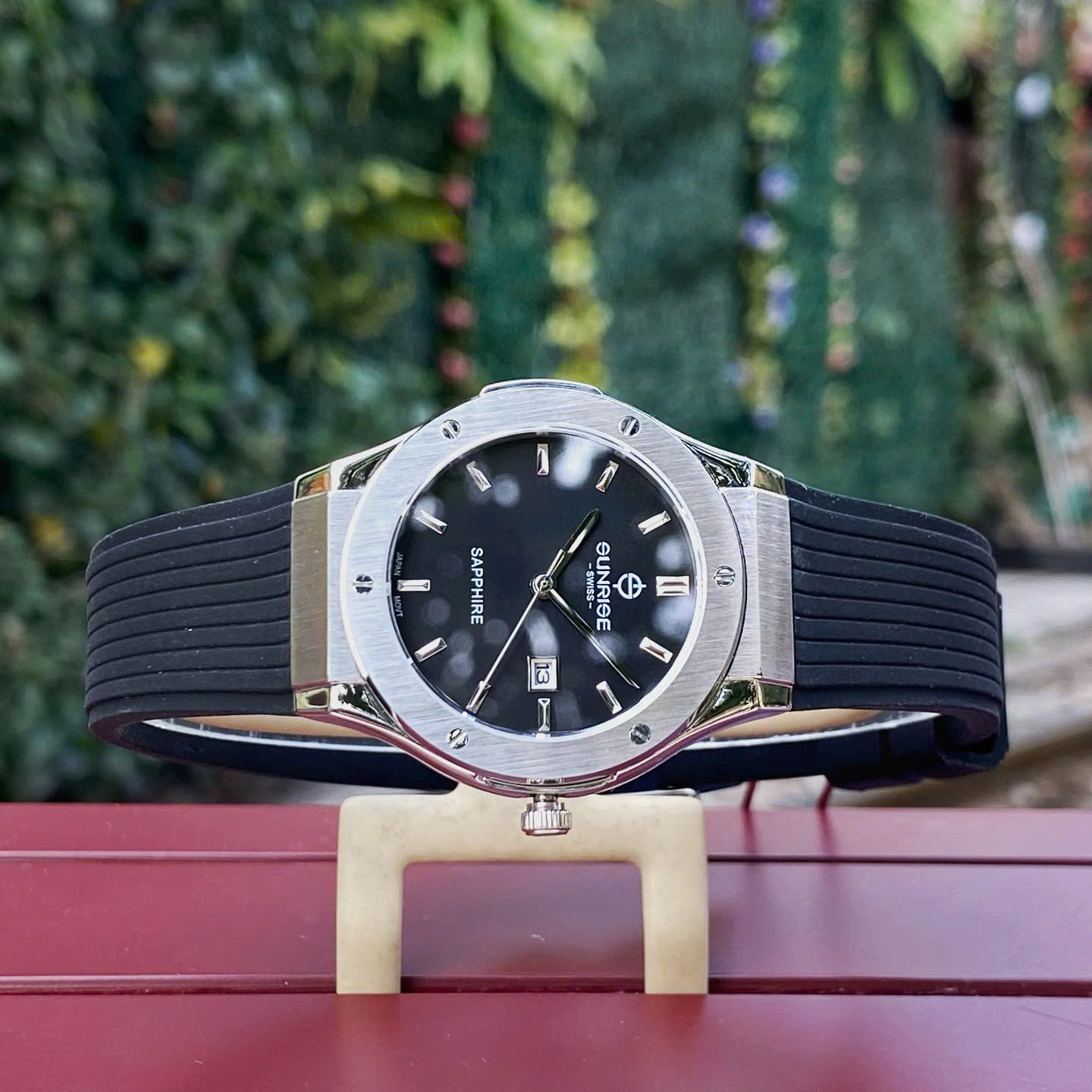 Đồng hồ tình nhân Sunrise 1310JA nổi bật với phong cách Luxury Sport Watch