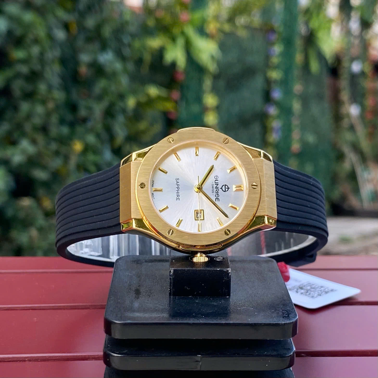 Đồng hồ tình nhân Sunrise 1310JA nổi bật với phong cách Luxury Sport Watch