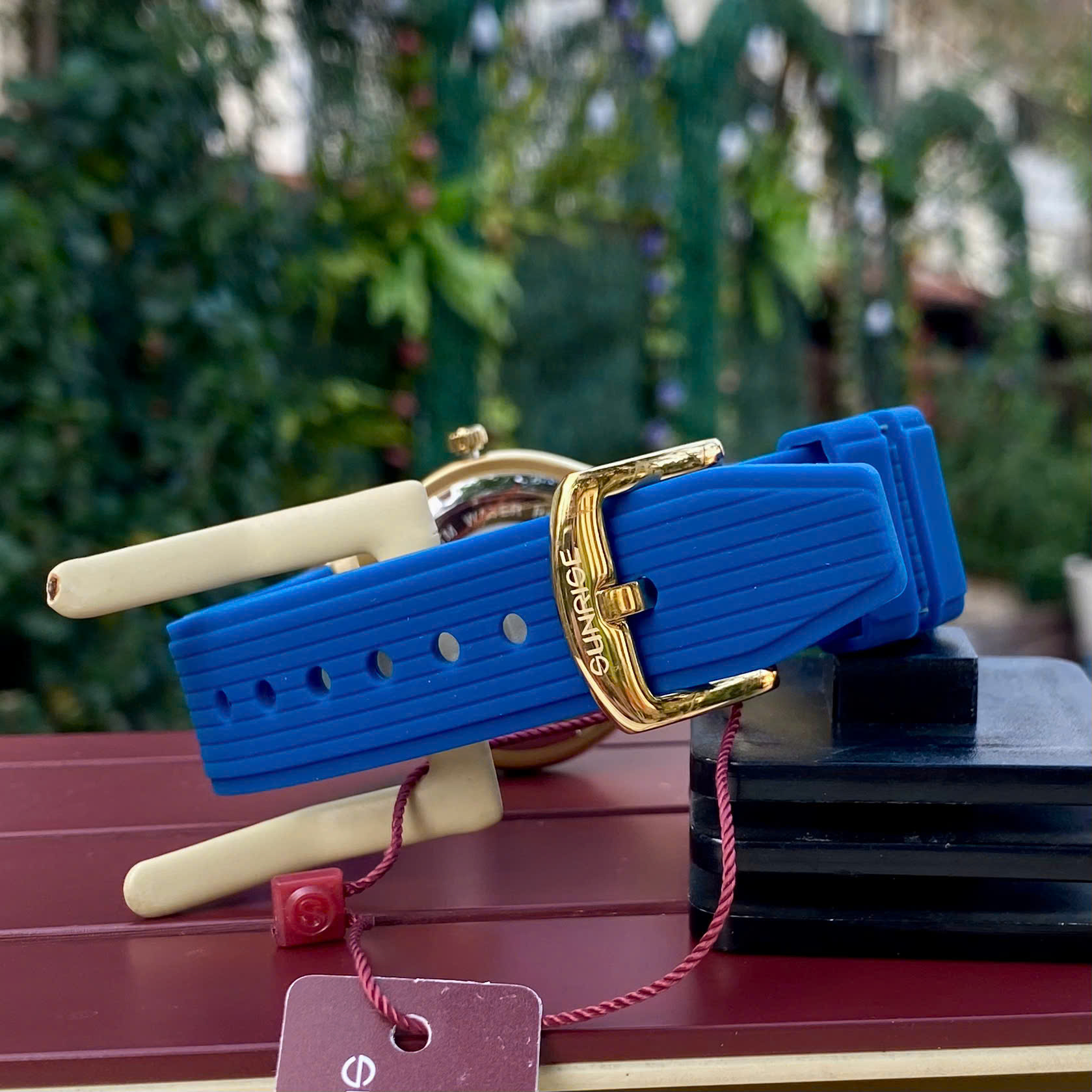 Đồng hồ tình nhân Sunrise 1310JA nổi bật với phong cách Luxury Sport Watch