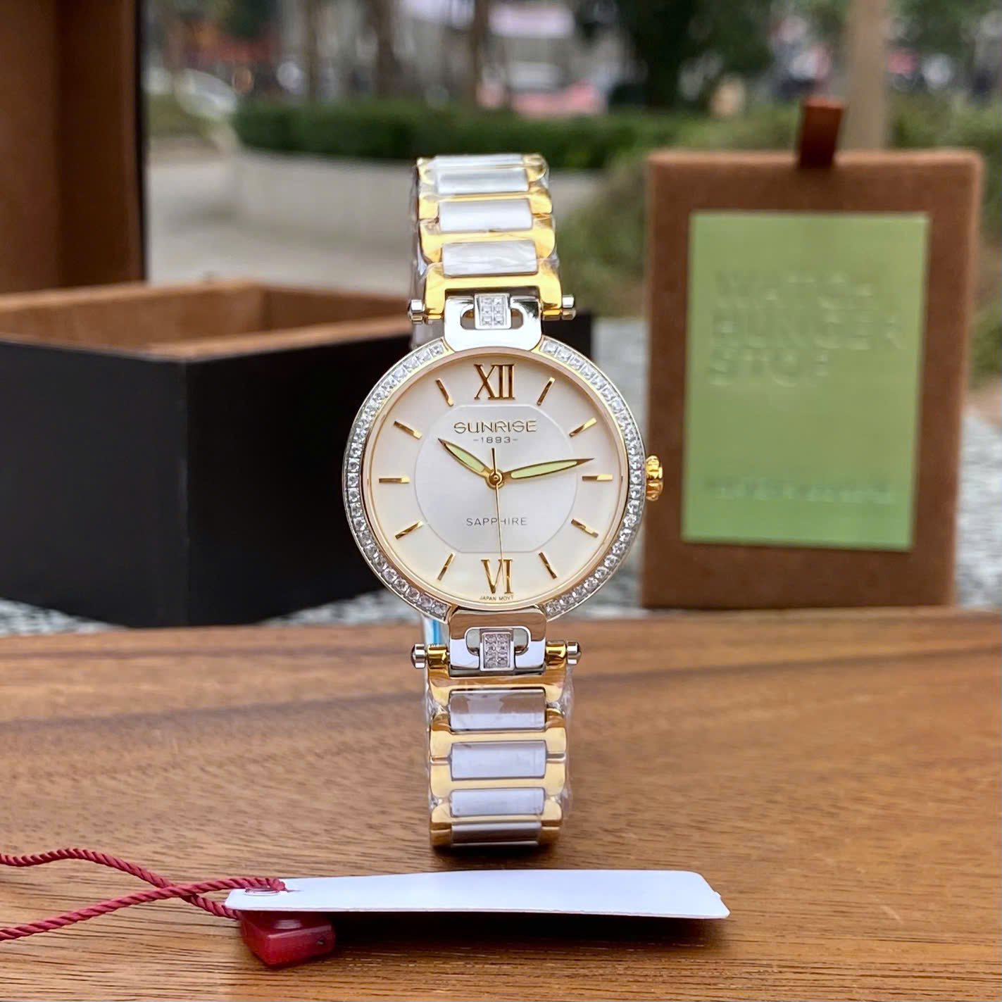 Đồng Hồ Nữ Sunrise 2209AB: Vẻ Đẹp Sang Trọng, Tỏa Sáng Mọi Góc Nhìn