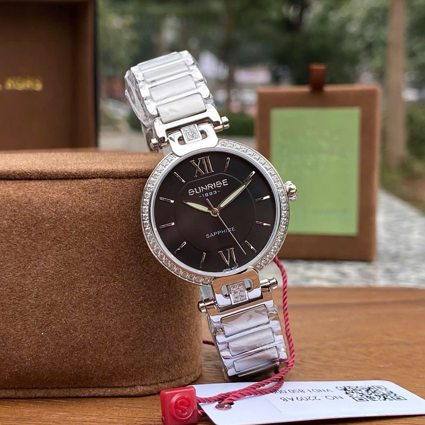 Đồng Hồ Nữ Sunrise 2209AB: Vẻ Đẹp Sang Trọng, Tỏa Sáng Mọi Góc Nhìn