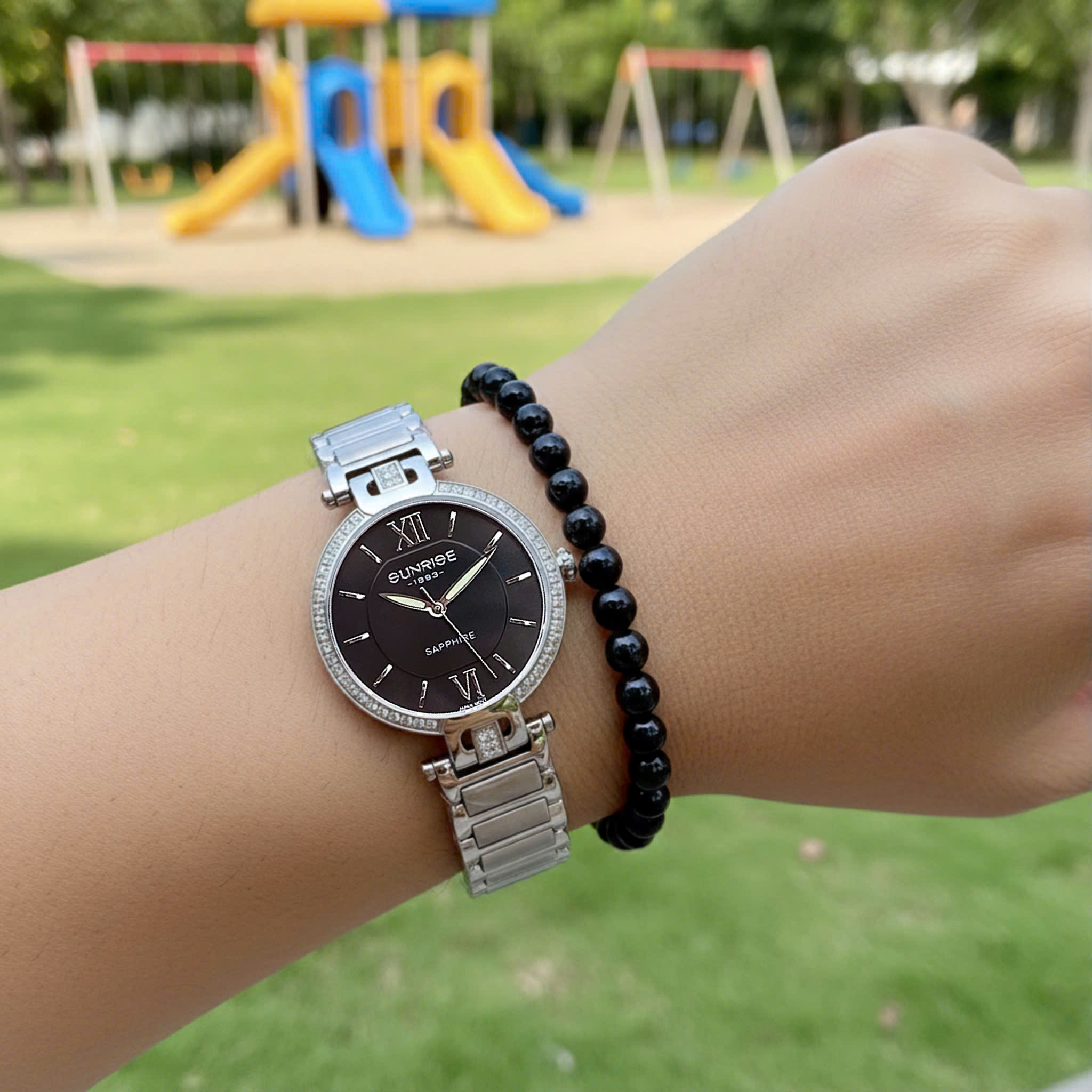 Đồng Hồ Nữ Sunrise 2209AB: Vẻ Đẹp Sang Trọng, Tỏa Sáng Mọi Góc Nhìn