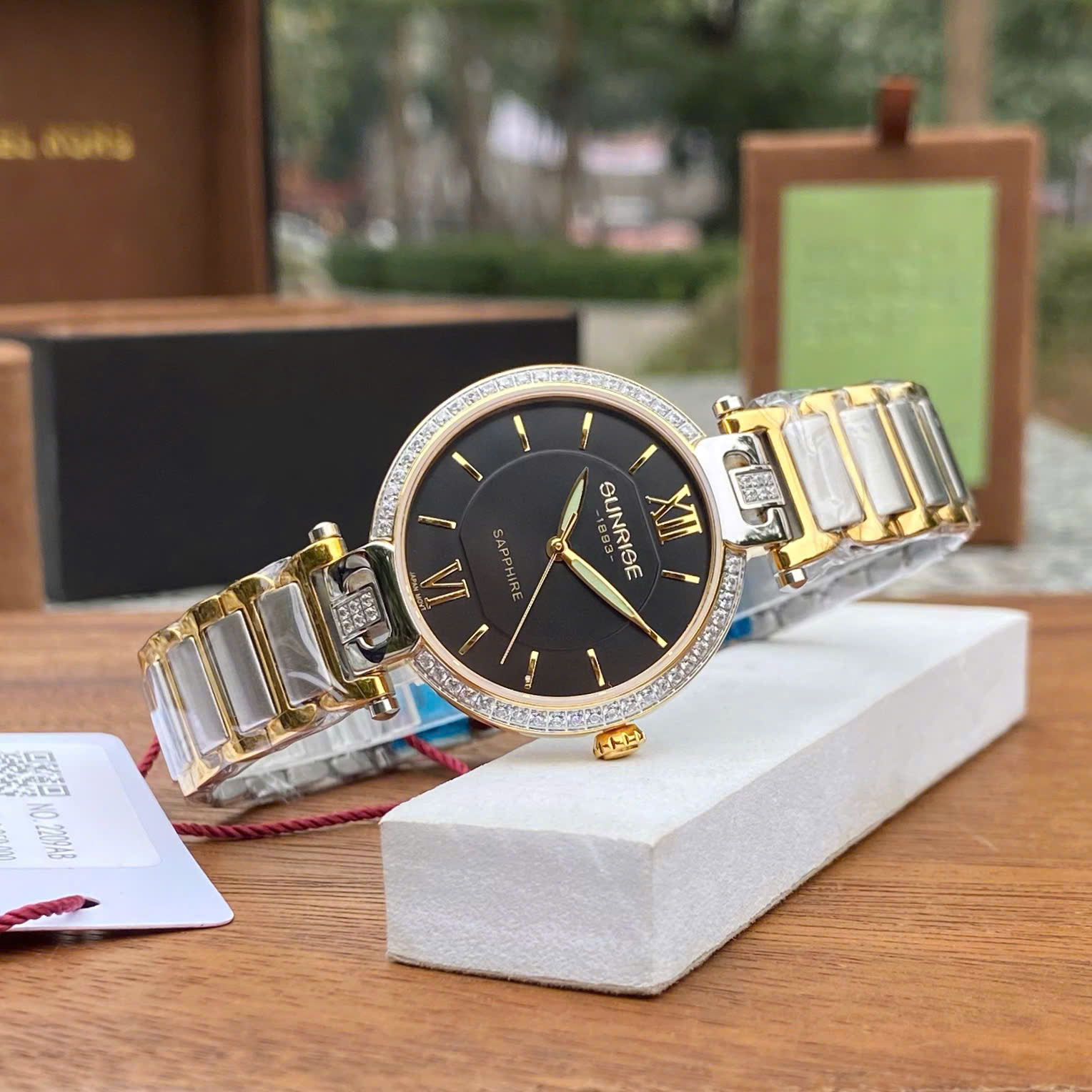 Đồng Hồ Nữ Sunrise 2209AB: Vẻ Đẹp Sang Trọng, Tỏa Sáng Mọi Góc Nhìn