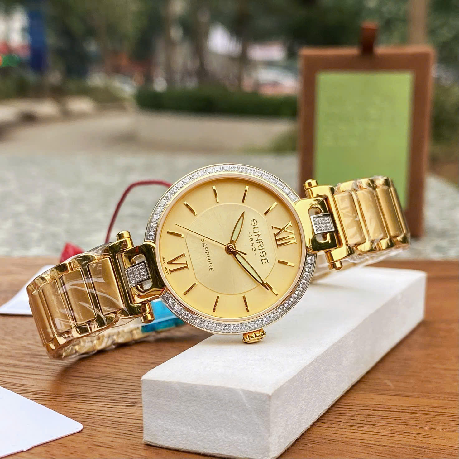 Đồng Hồ Nữ Sunrise 2209AB: Vẻ Đẹp Sang Trọng, Tỏa Sáng Mọi Góc Nhìn