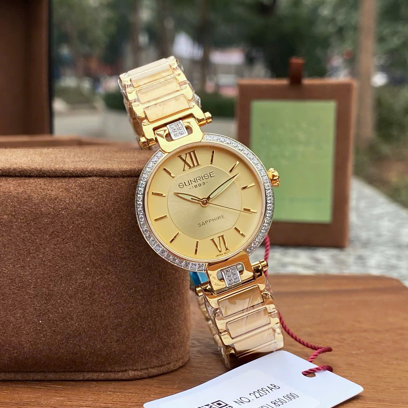 Đồng Hồ Nữ Sunrise 2209AB: Vẻ Đẹp Sang Trọng, Tỏa Sáng Mọi Góc Nhìn