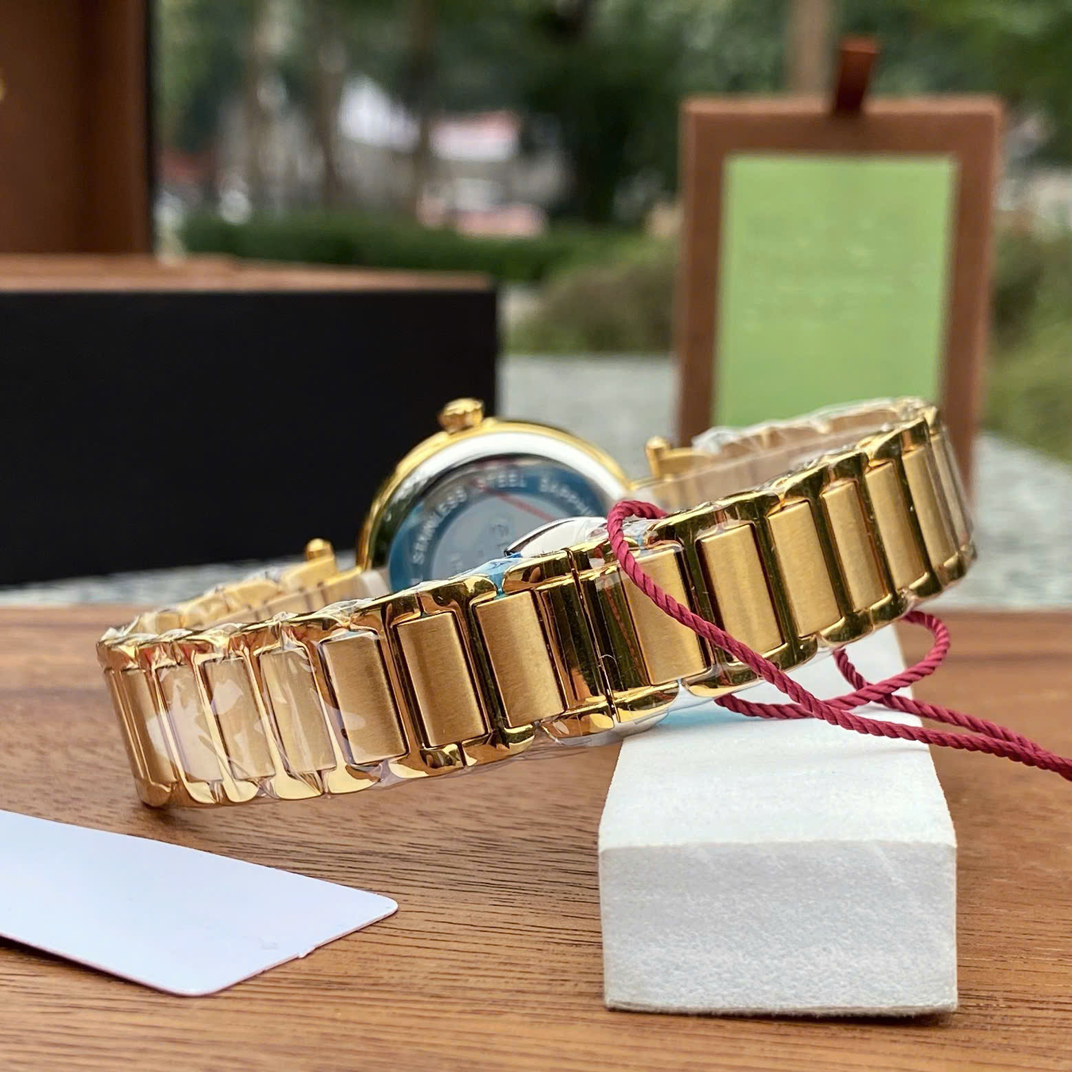 Đồng Hồ Nữ Sunrise 2209AB: Vẻ Đẹp Sang Trọng, Tỏa Sáng Mọi Góc Nhìn