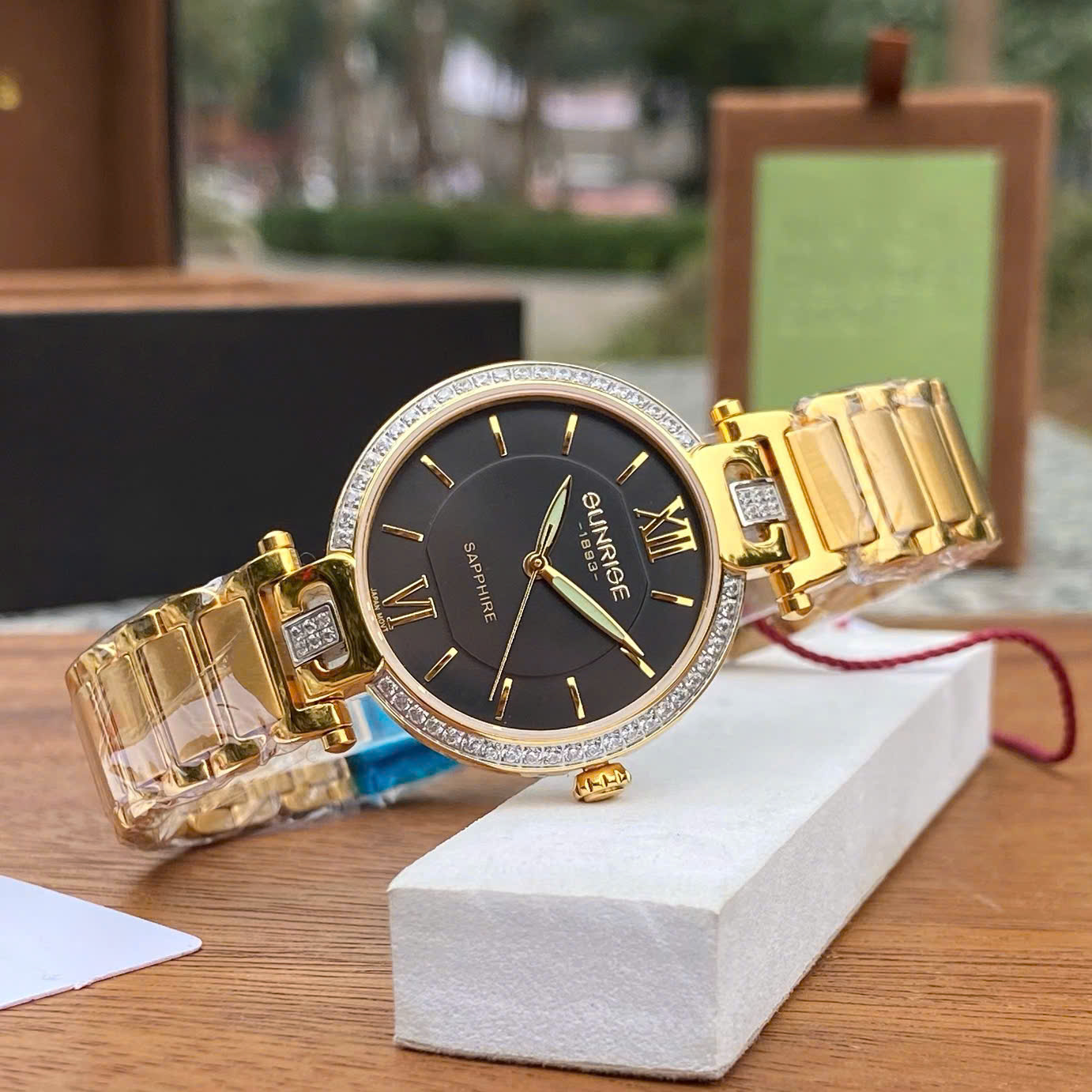 Đồng Hồ Nữ Sunrise 2209AB: Vẻ Đẹp Sang Trọng, Tỏa Sáng Mọi Góc Nhìn