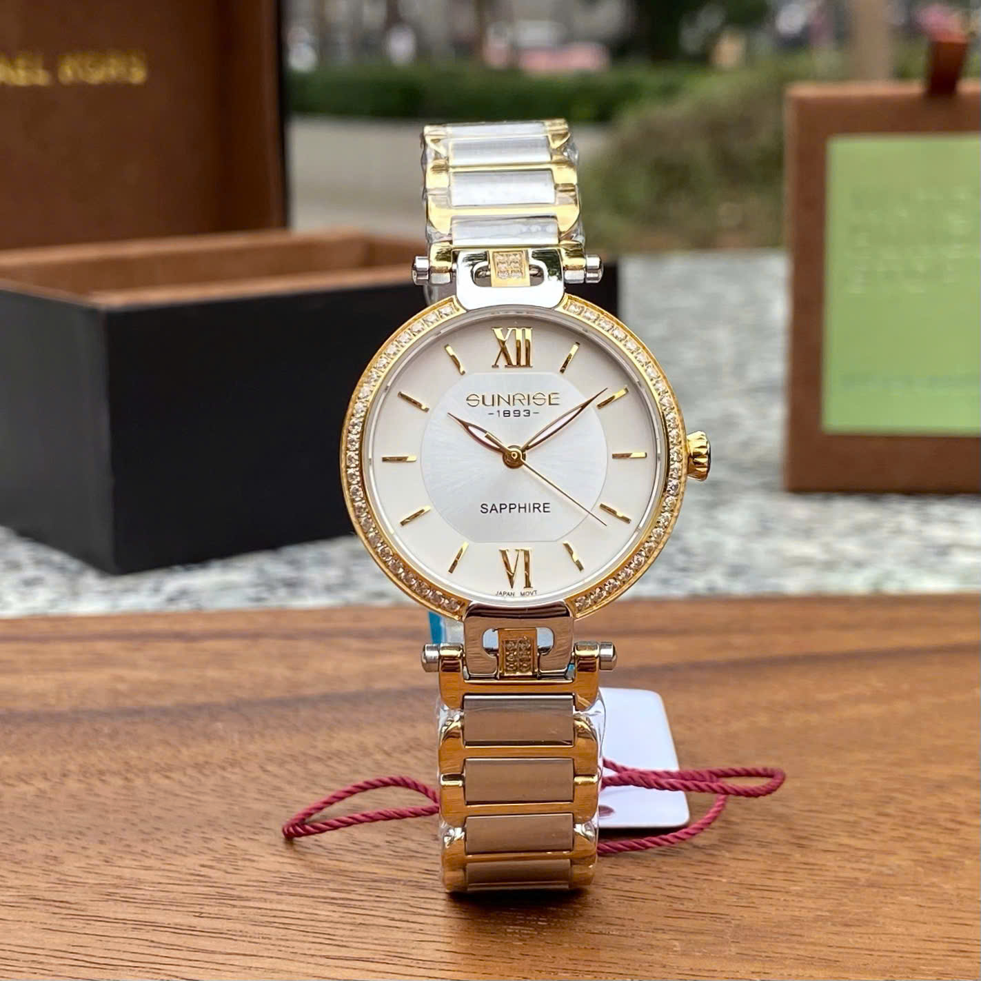 Đồng Hồ Nữ Sunrise 2209AB: Vẻ Đẹp Sang Trọng, Tỏa Sáng Mọi Góc Nhìn