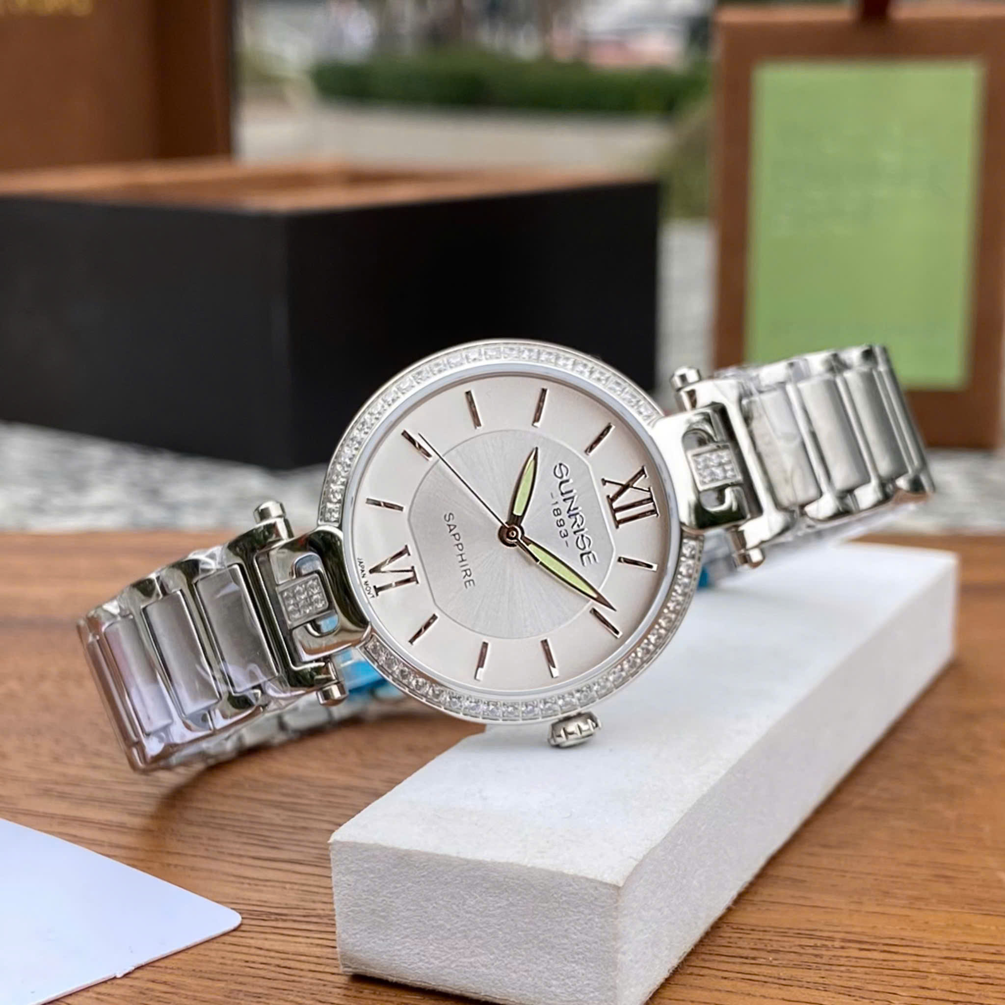 Đồng Hồ Nữ Sunrise 2209AB: Vẻ Đẹp Sang Trọng, Tỏa Sáng Mọi Góc Nhìn