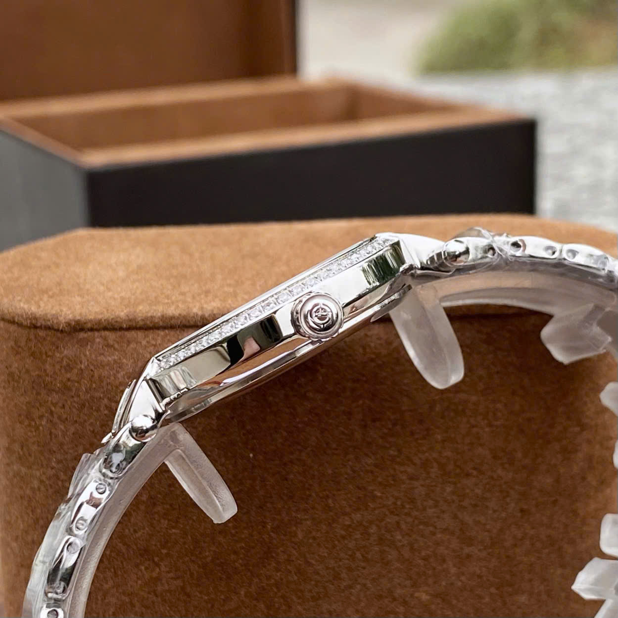 Đồng Hồ Nữ Sunrise 2209AB: Vẻ Đẹp Sang Trọng, Tỏa Sáng Mọi Góc Nhìn