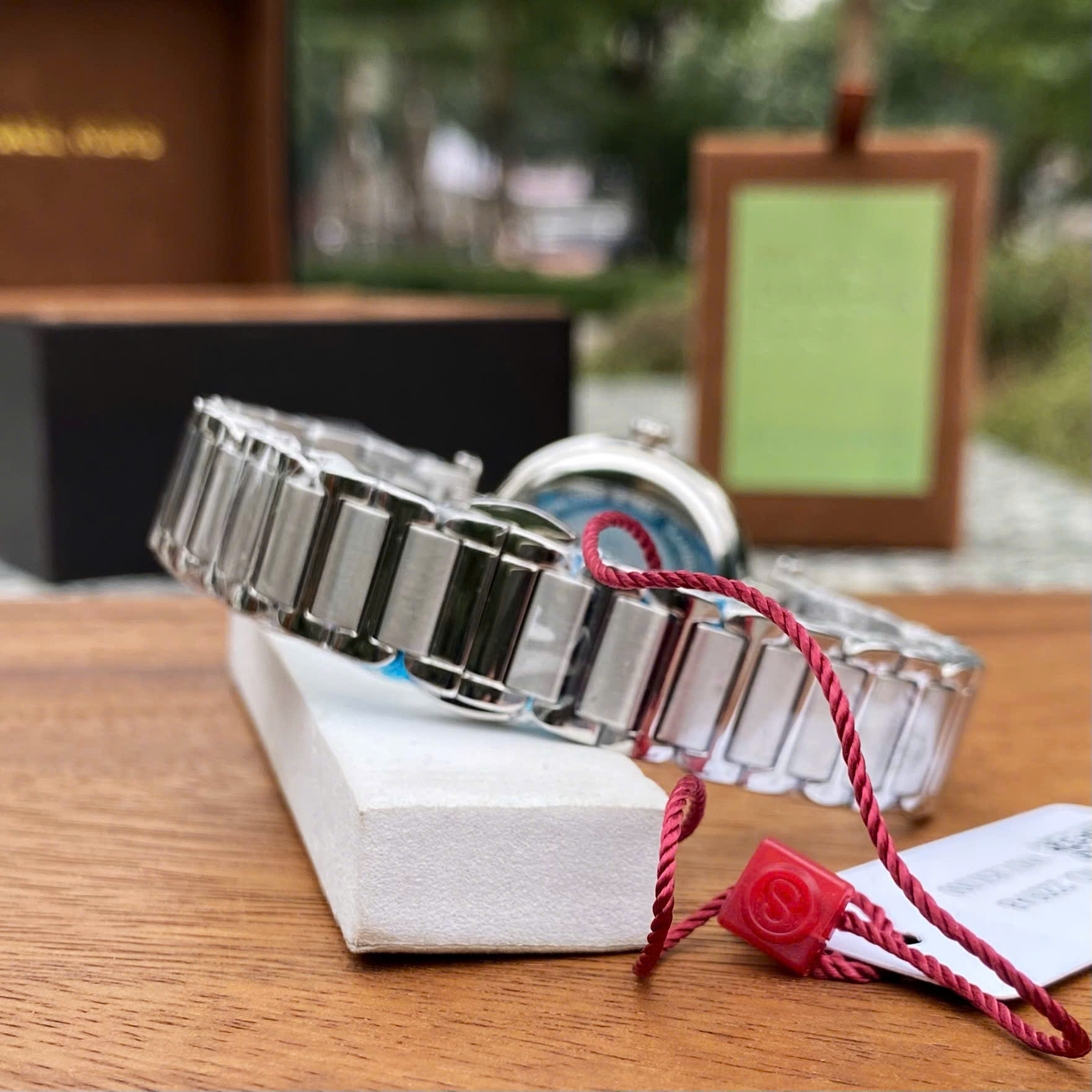 Đồng Hồ Nữ Sunrise 2209AB: Vẻ Đẹp Sang Trọng, Tỏa Sáng Mọi Góc Nhìn