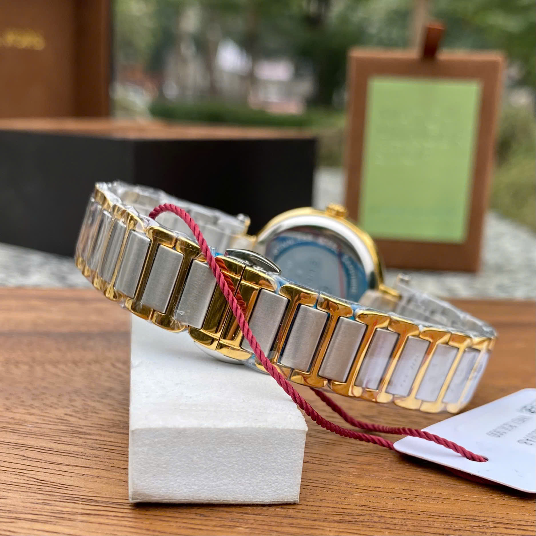 Đồng Hồ Nữ Sunrise 2209AB: Vẻ Đẹp Sang Trọng, Tỏa Sáng Mọi Góc Nhìn