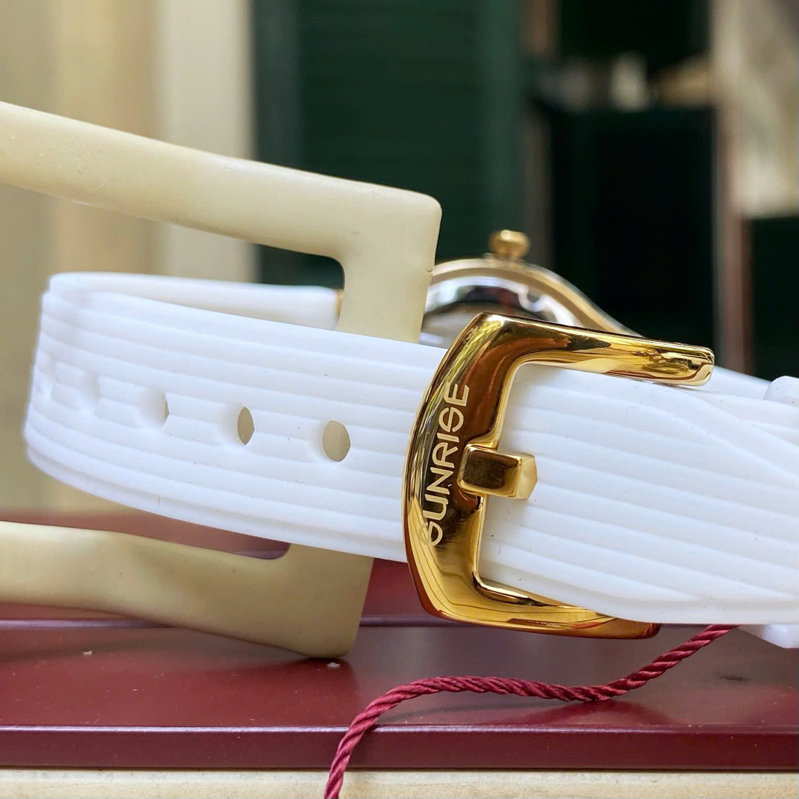 Đồng Hồ Nữ Sunrise 2310CB - Luxury Sport Pha Lê Lấp Lánh