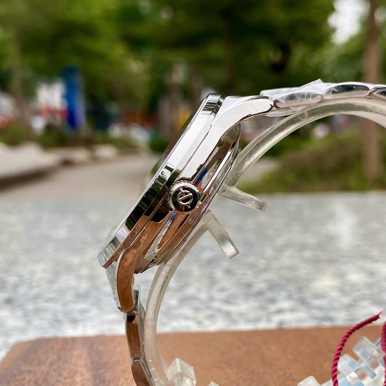 Đồng Hồ Nam Sunrise 7002SC: Đẳng Cấp Open Heart, Bộ Máy Seiko Bền Bỉ