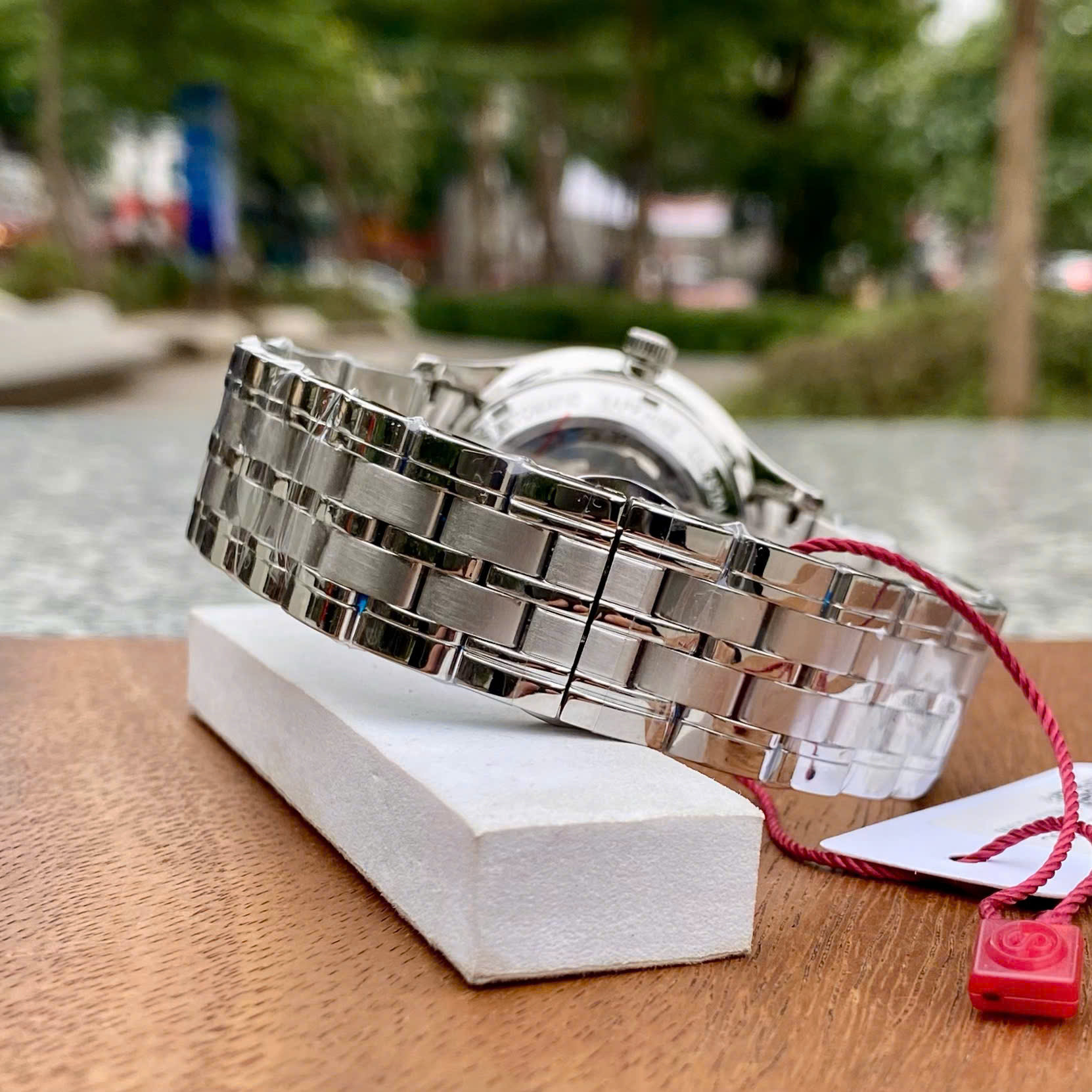 Đồng Hồ Nam Sunrise 7002SC: Đẳng Cấp Open Heart, Bộ Máy Seiko Bền Bỉ