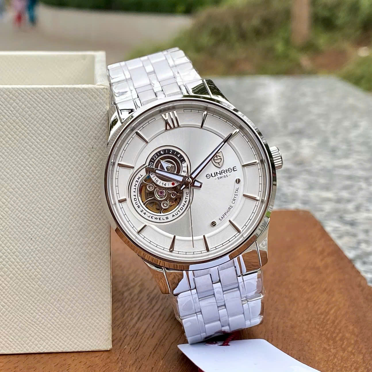 Đồng Hồ Nam Sunrise 7002SC: Đẳng Cấp Open Heart, Bộ Máy Seiko Bền Bỉ