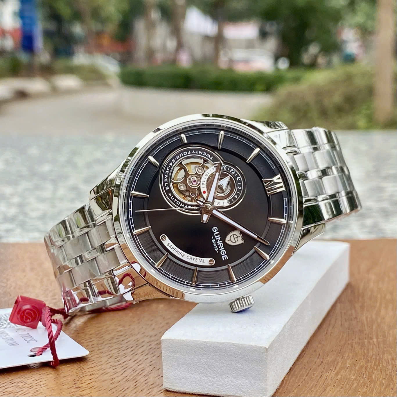 Đồng Hồ Nam Sunrise 7002SC: Đẳng Cấp Open Heart, Bộ Máy Seiko Bền Bỉ