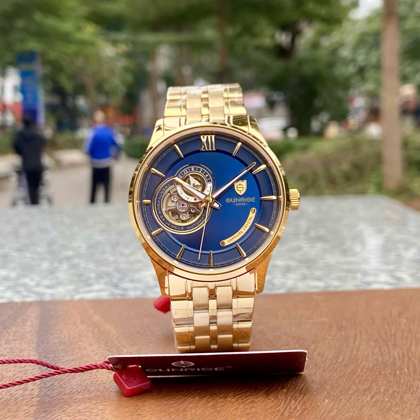 Đồng Hồ Nam Sunrise 7002SC: Đẳng Cấp Open Heart, Bộ Máy Seiko Bền Bỉ