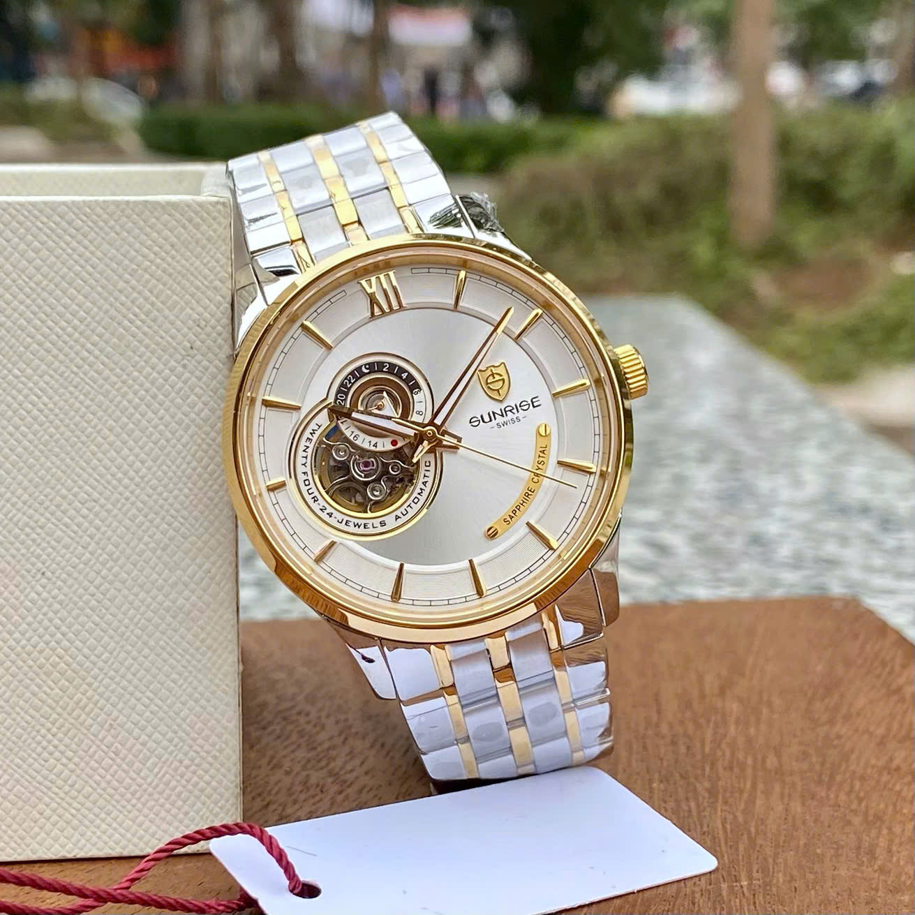 Đồng Hồ Nam Sunrise 7002SC: Đẳng Cấp Open Heart, Bộ Máy Seiko Bền Bỉ