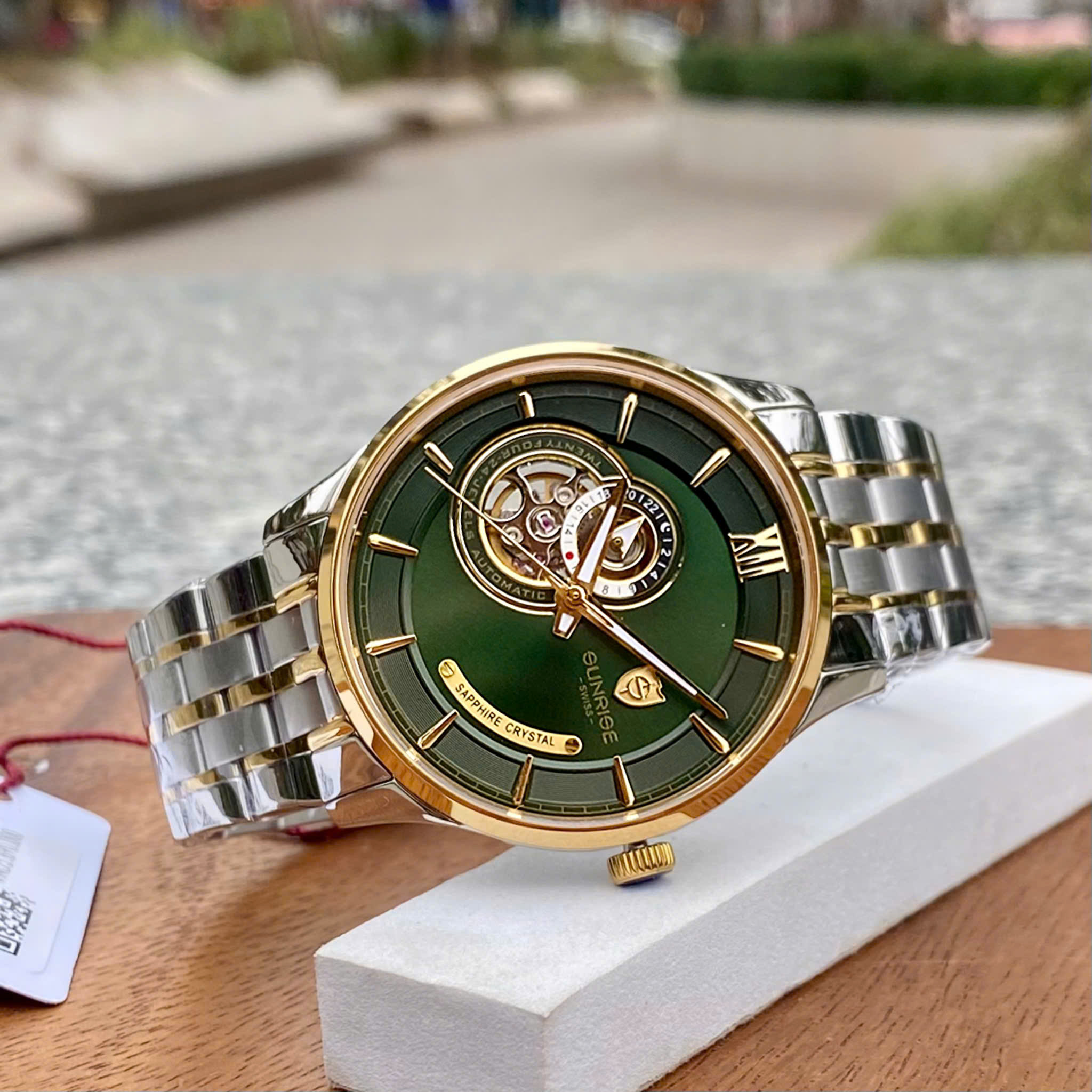 Đồng Hồ Nam Sunrise 7002SC: Đẳng Cấp Open Heart, Bộ Máy Seiko Bền Bỉ