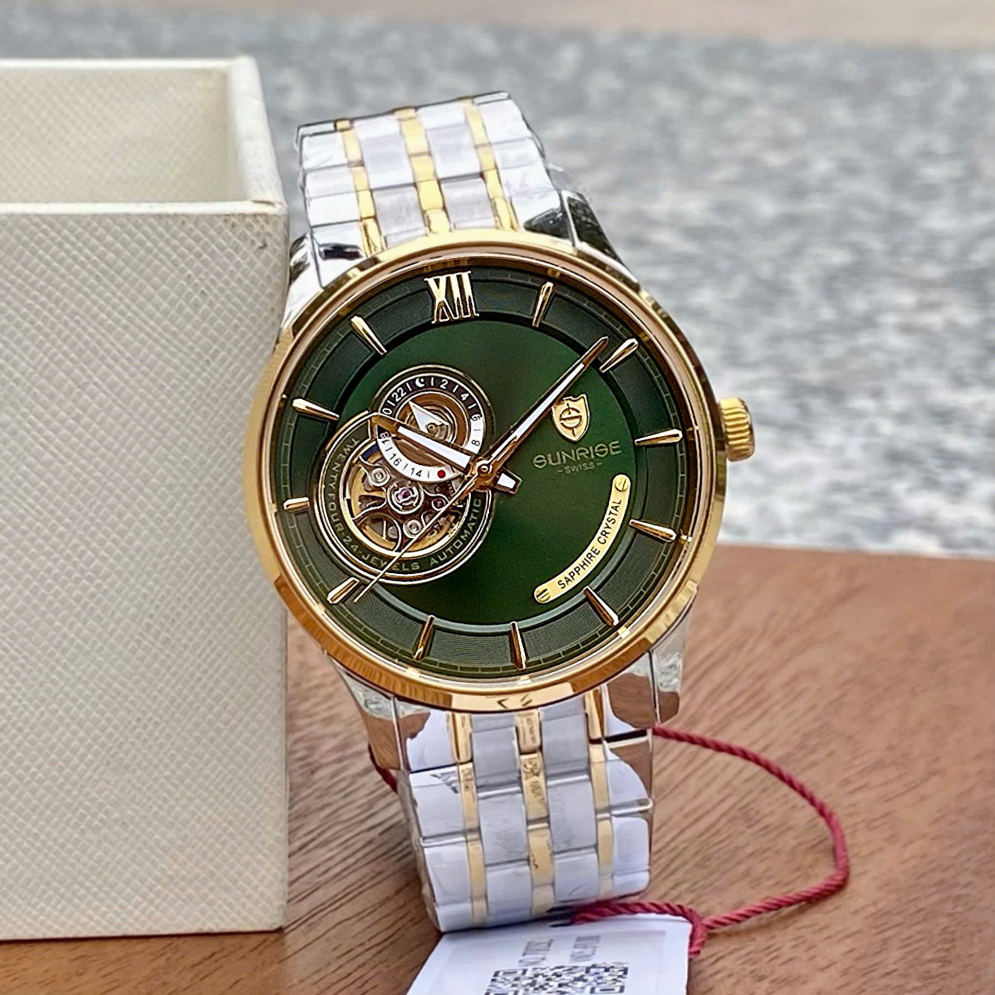 Đồng Hồ Nam Sunrise 7002SC: Đẳng Cấp Open Heart, Bộ Máy Seiko Bền Bỉ