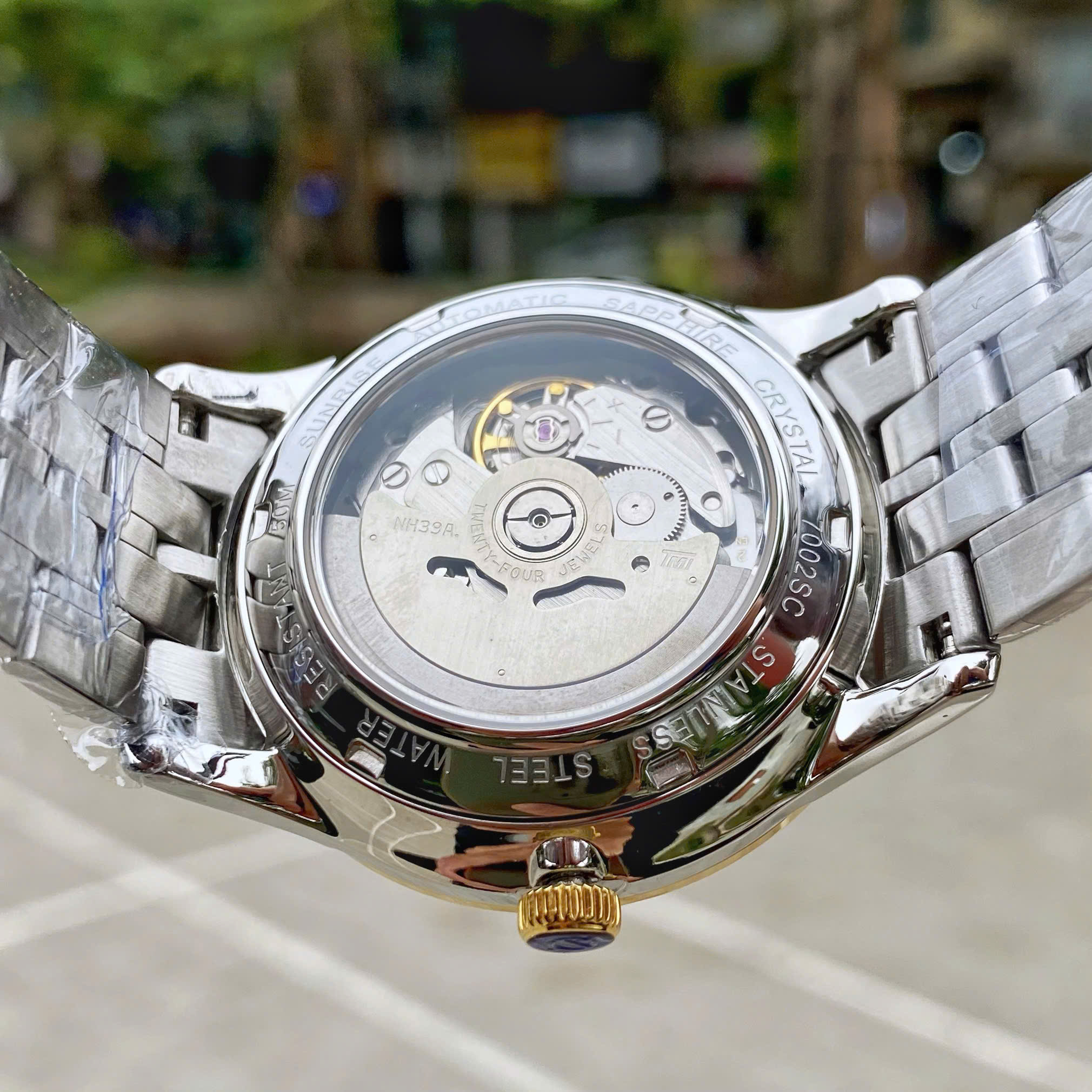 Đồng Hồ Nam Sunrise 7002SC: Đẳng Cấp Open Heart, Bộ Máy Seiko Bền Bỉ