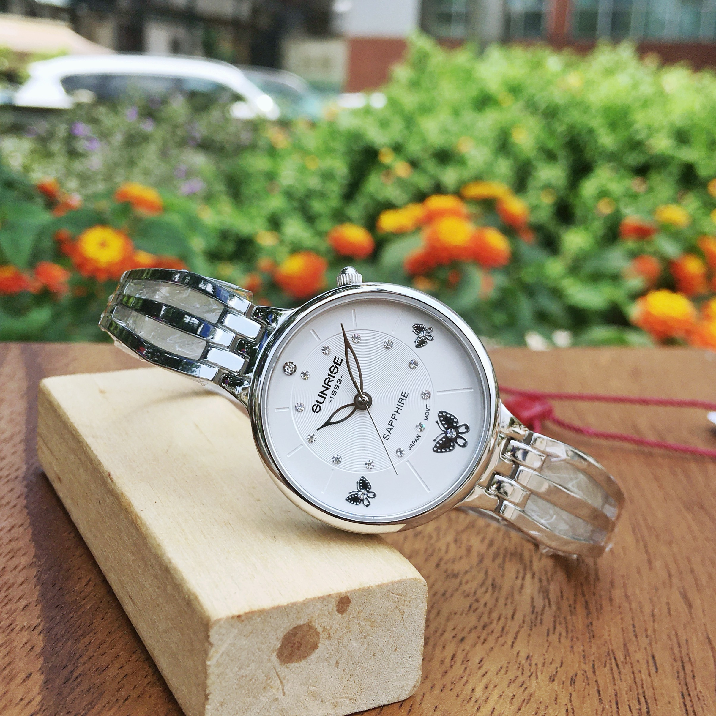 ĐỒNG HỒ LẮC NỮ SUNRISE 9012SWA CHÍNH HÃNG